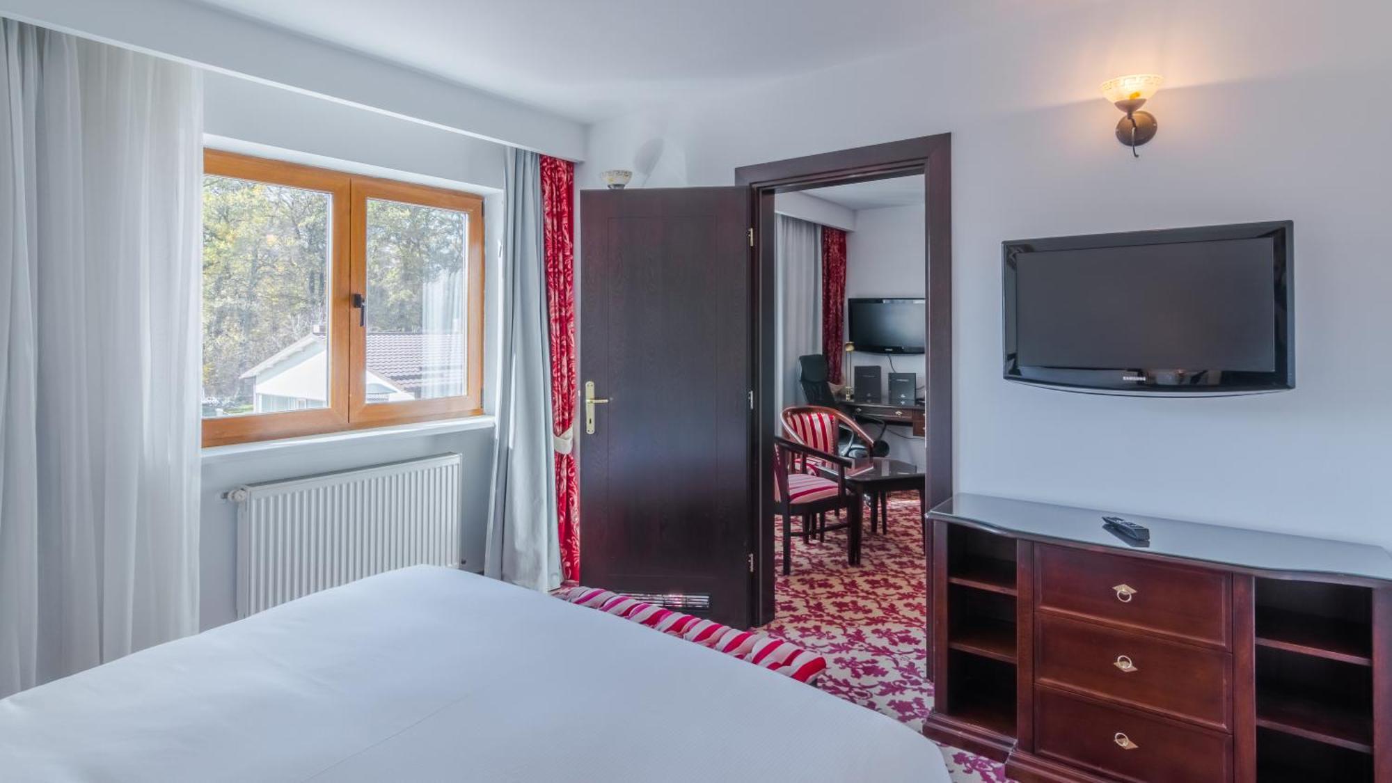 Royal Family Suite