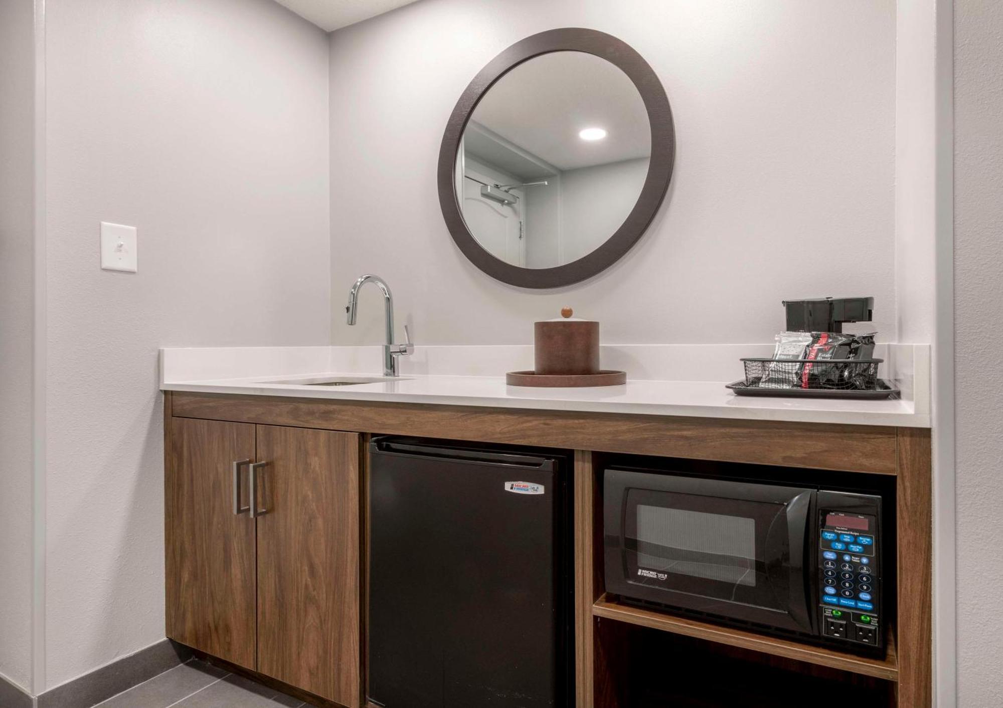 King Studio Suite with Sofa Bed - Non-Smoking