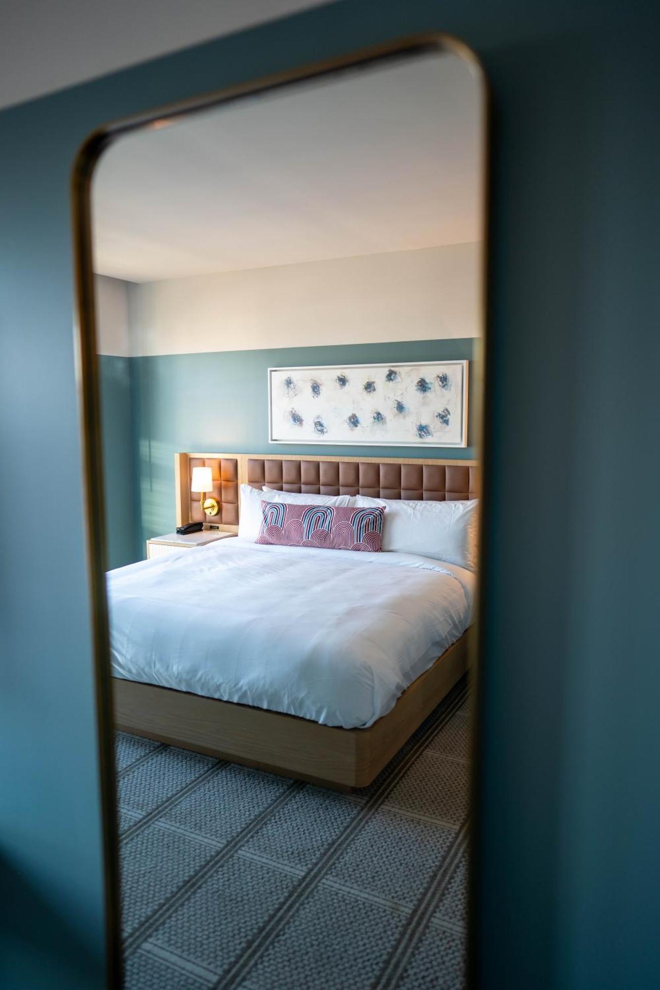 Standard King Room with City View