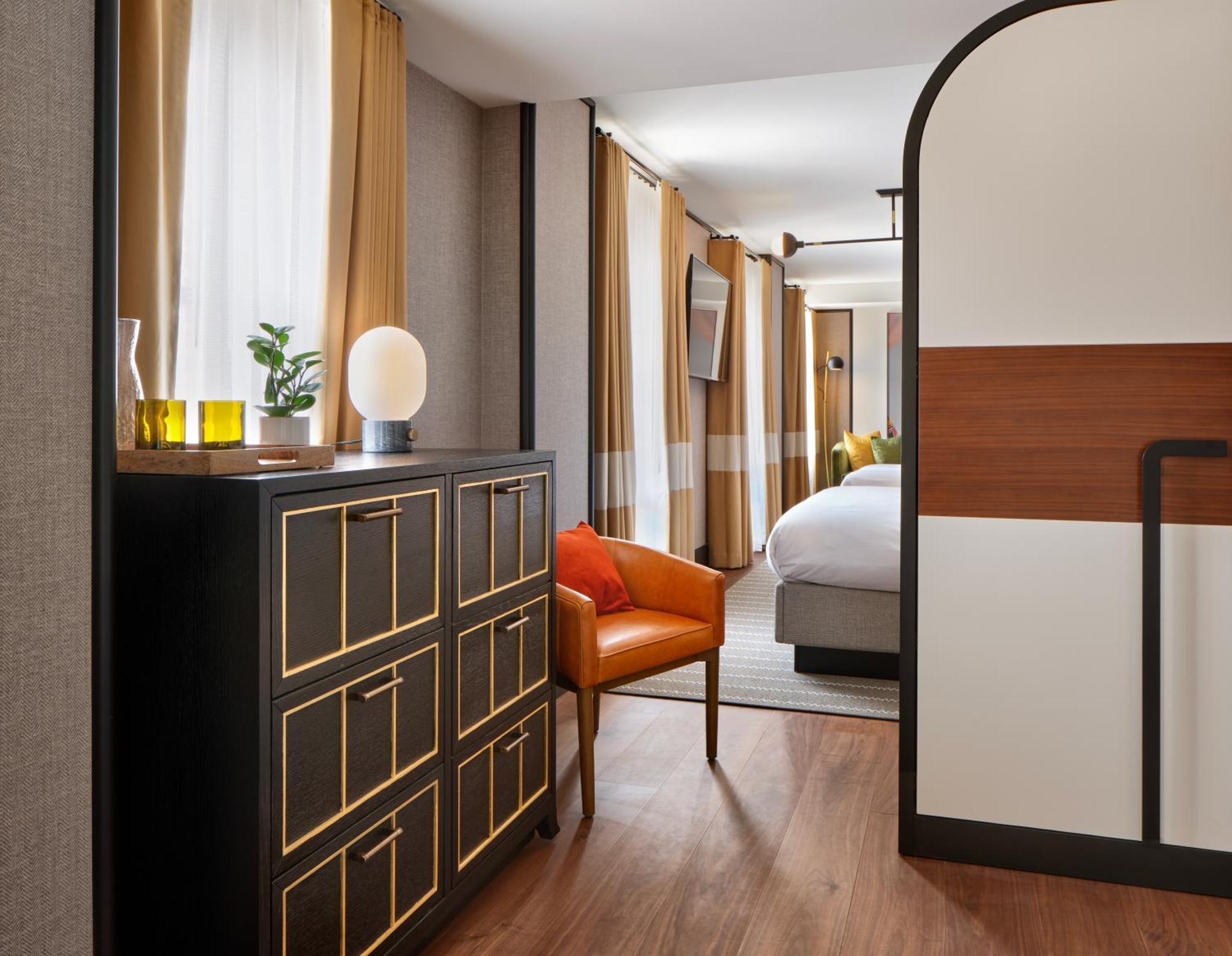 Luxury Queen Room