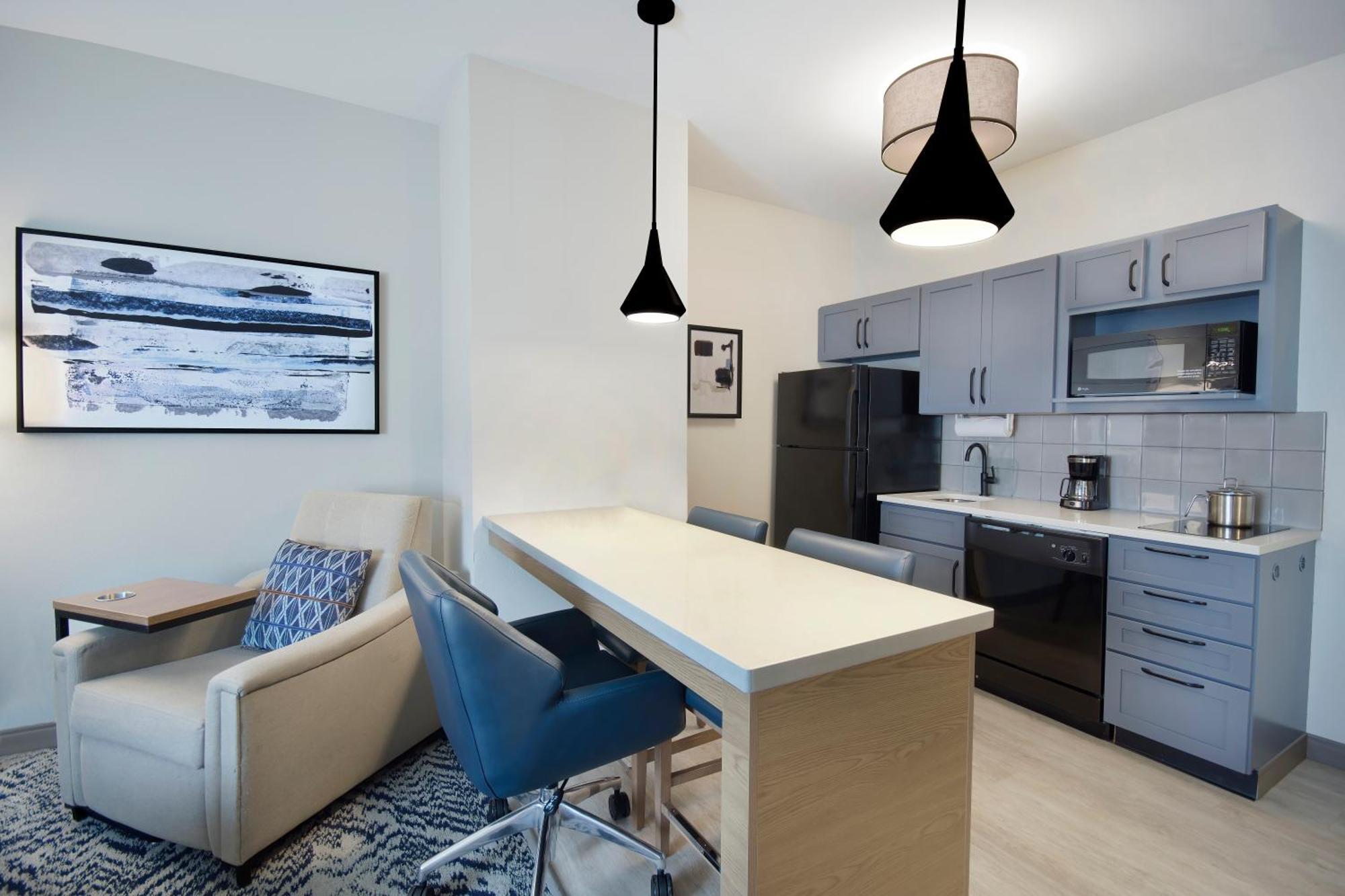 One-Bedroom Queen Suite - Disability Access Hearing Accessible,1594682647:JPEG