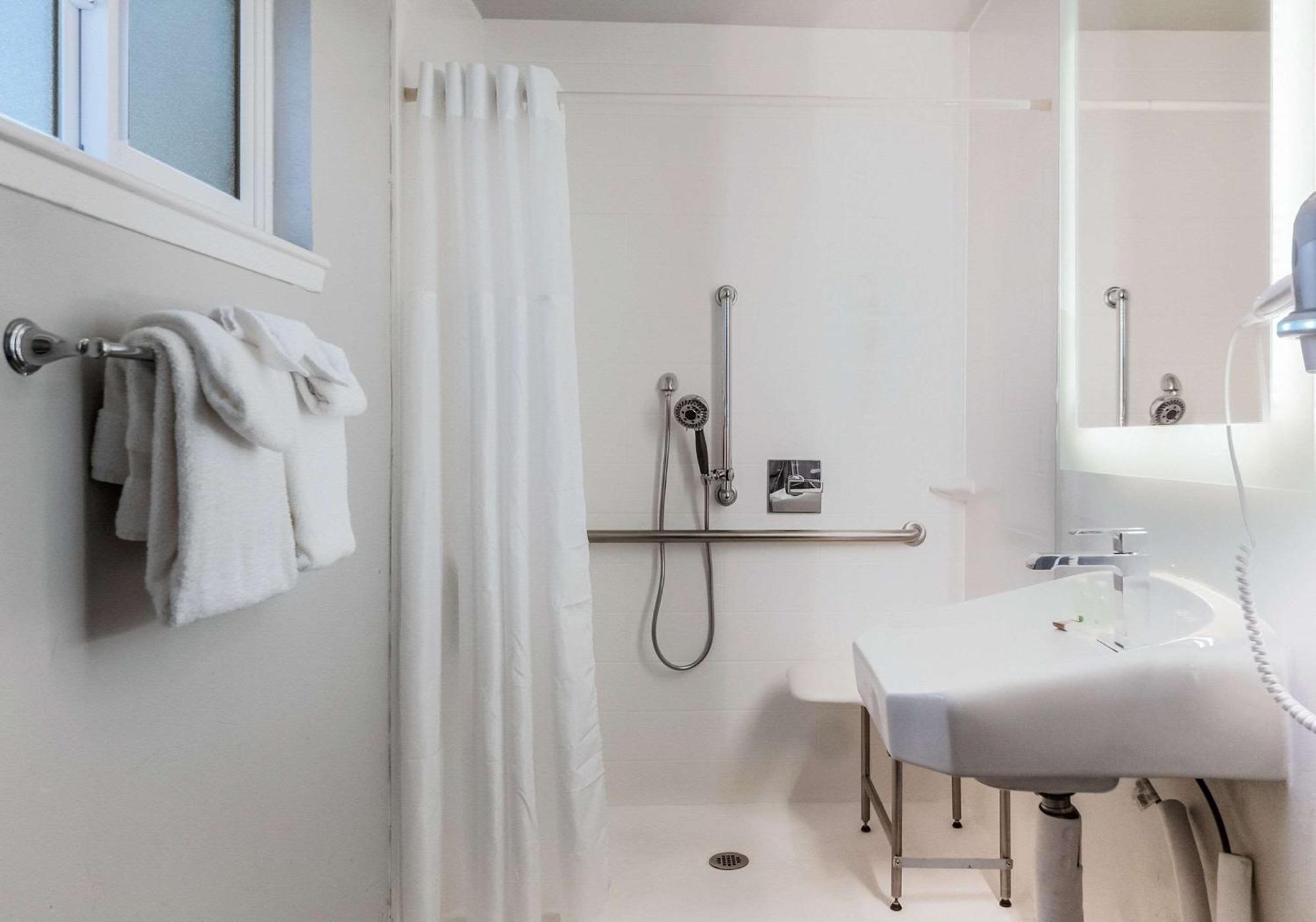 Queen Room - Accessible/Non-Smoking