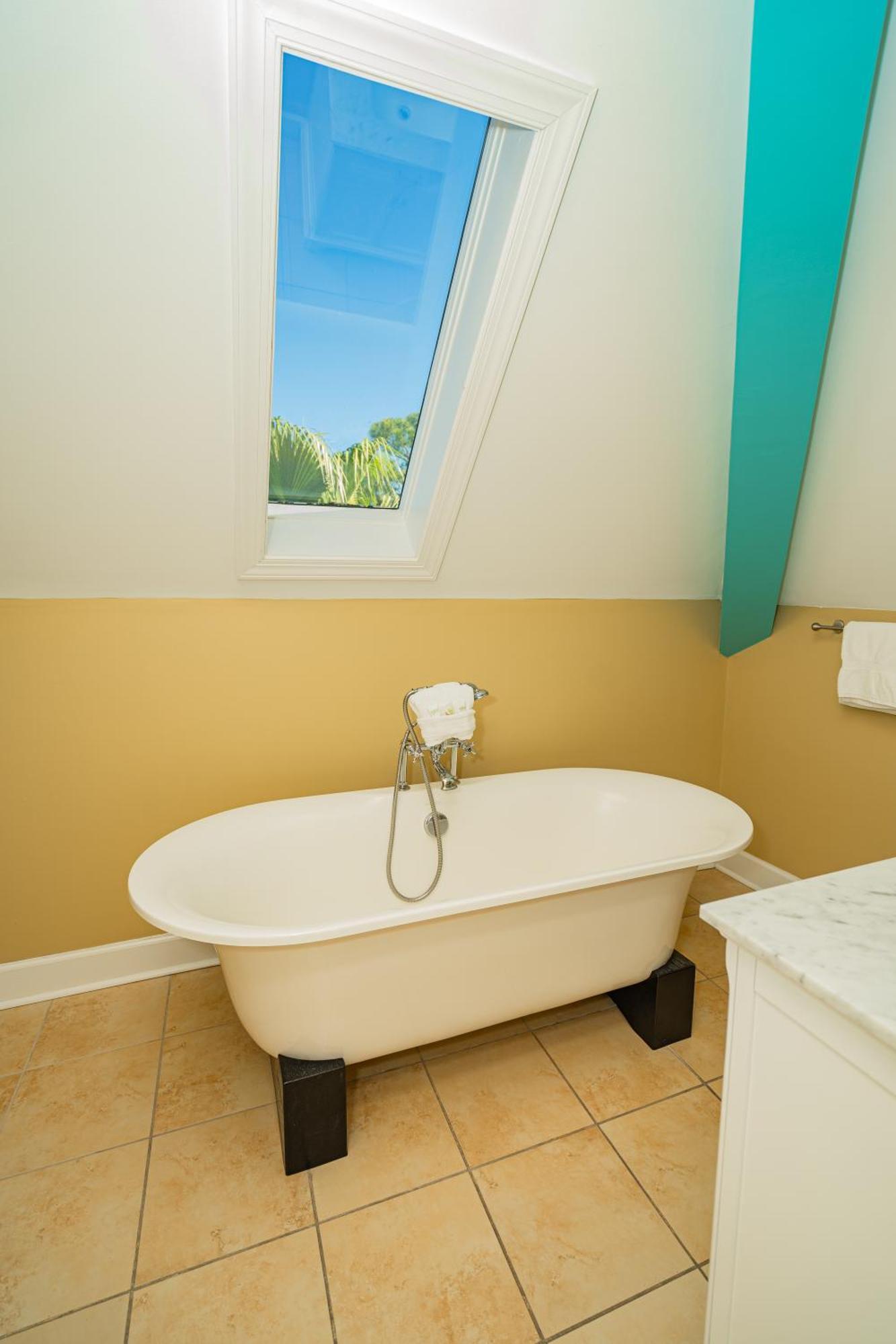 Superior Queen Room,1594741008:JPEG