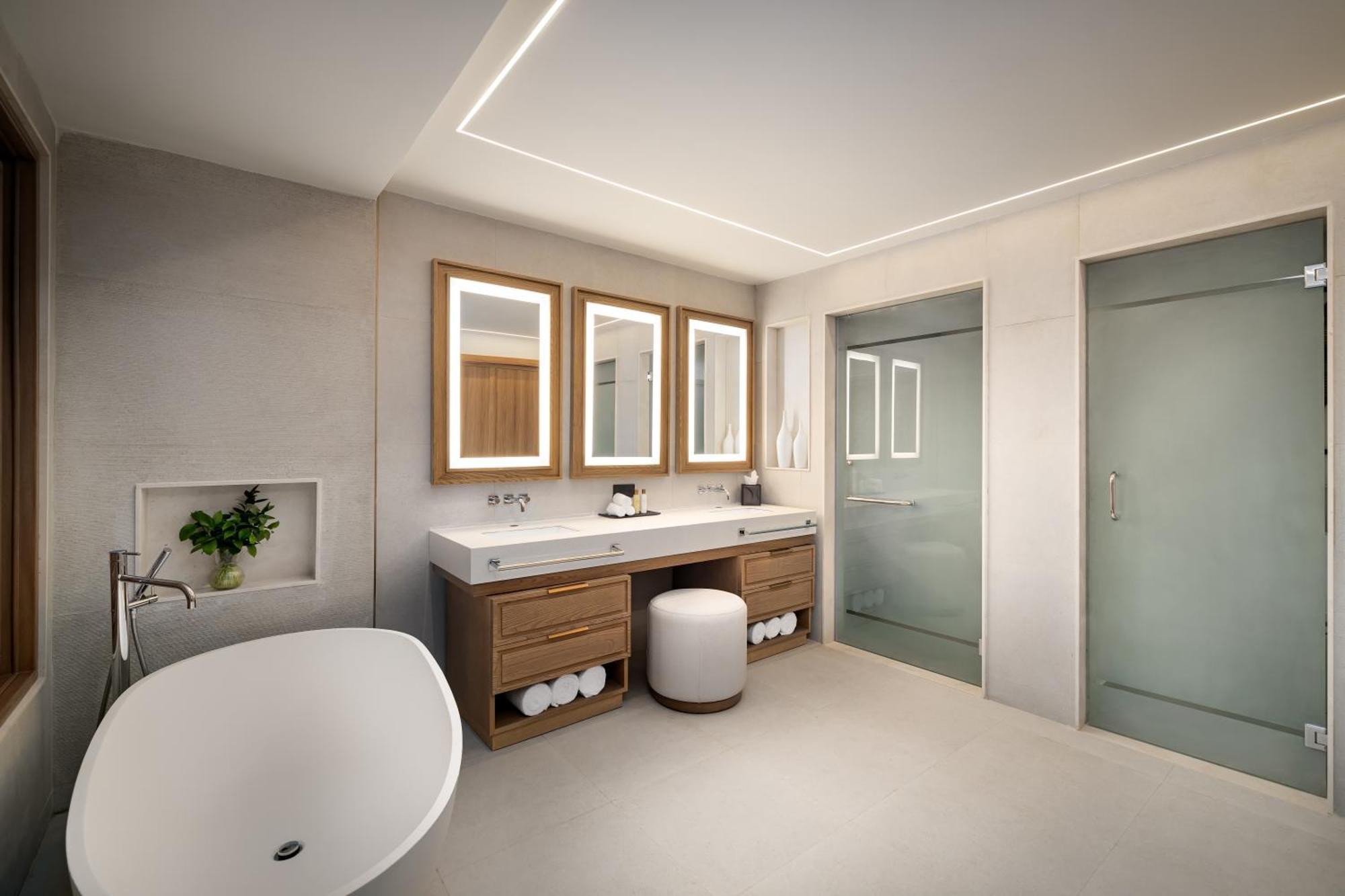 Preferred Club Master Suite Ocean Front  Swim Out King