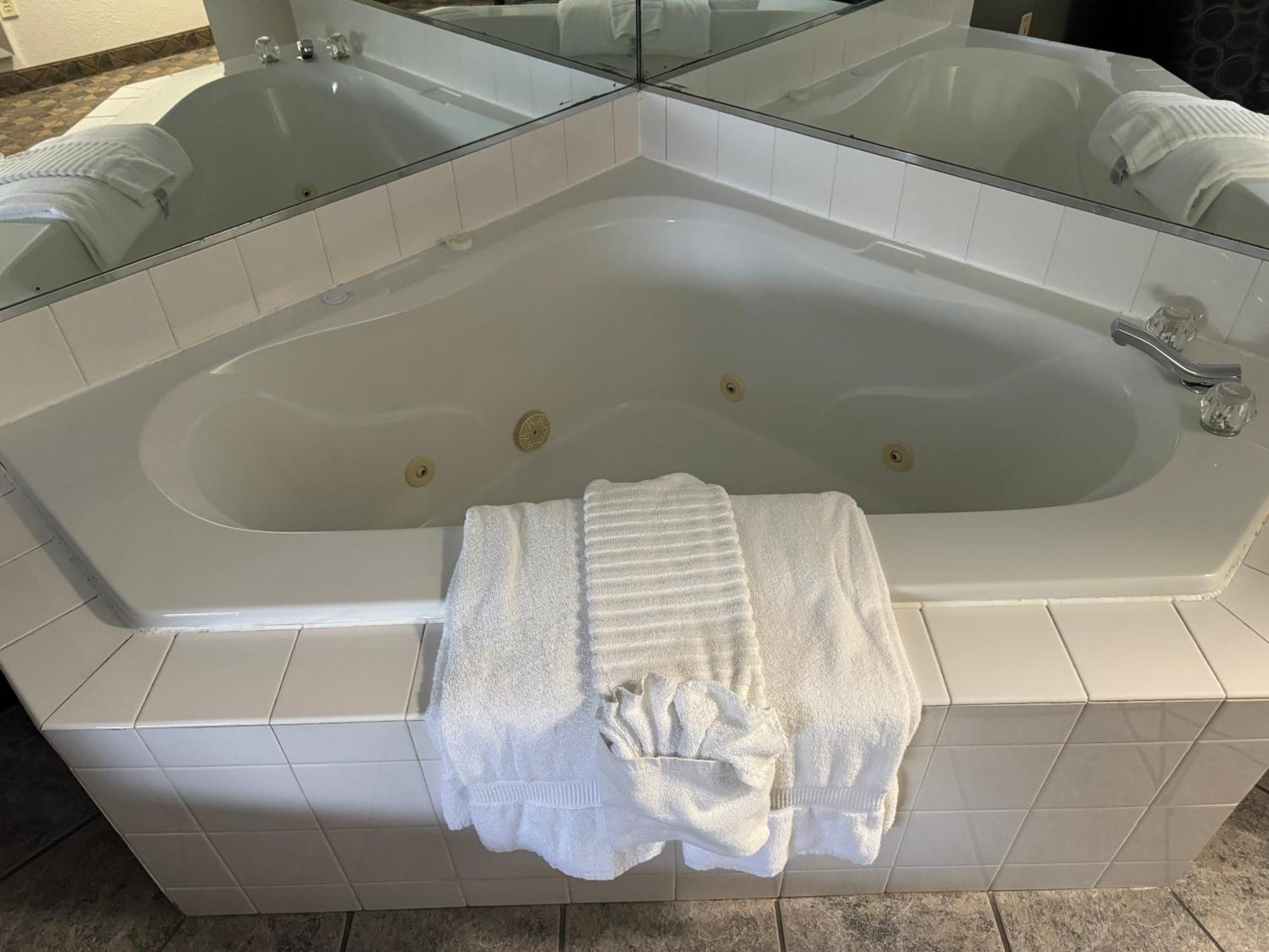 Deluxe Suite with Spa Bath