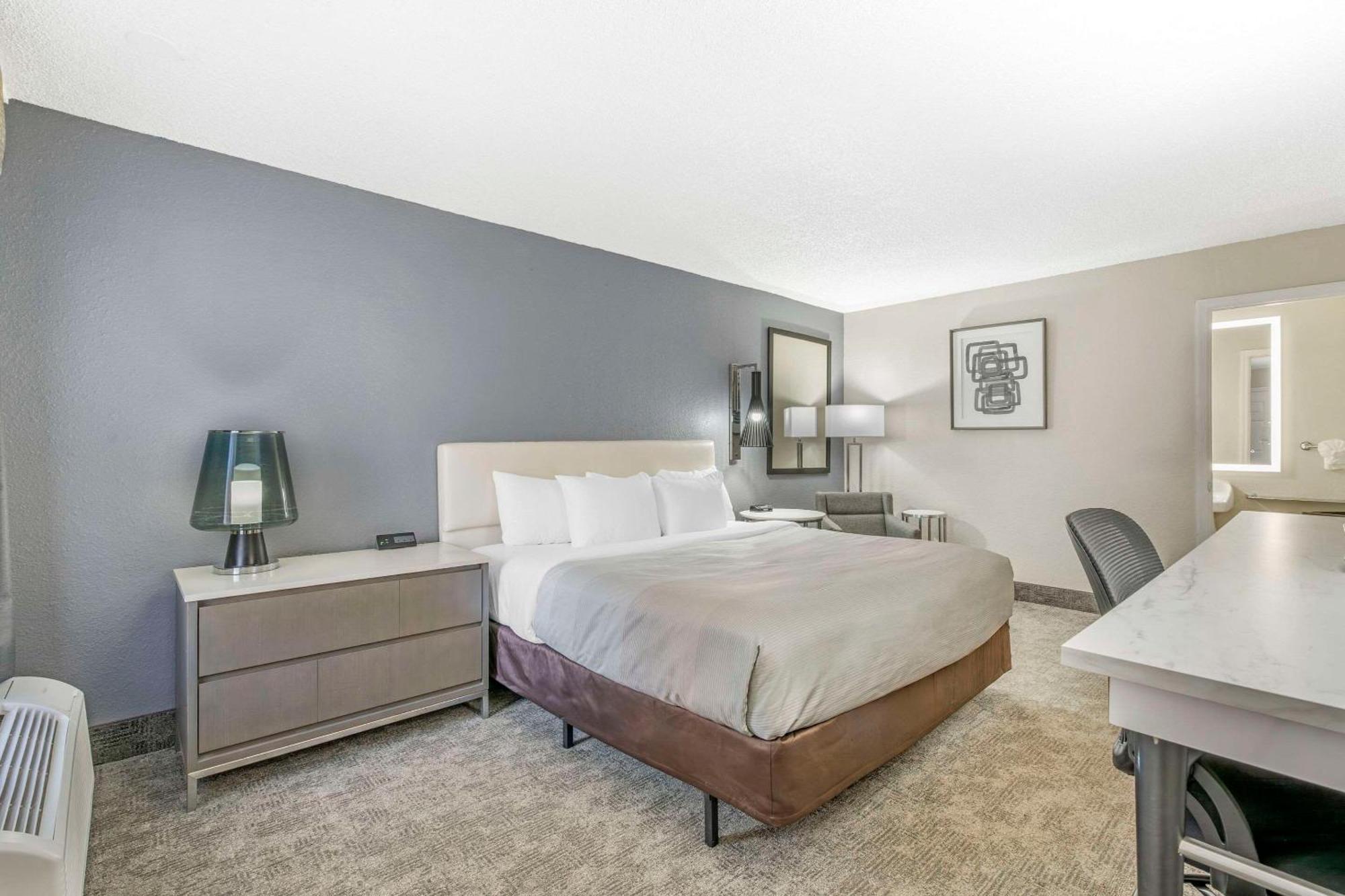 King Room - Non-Smoking,1605391060:JPEG