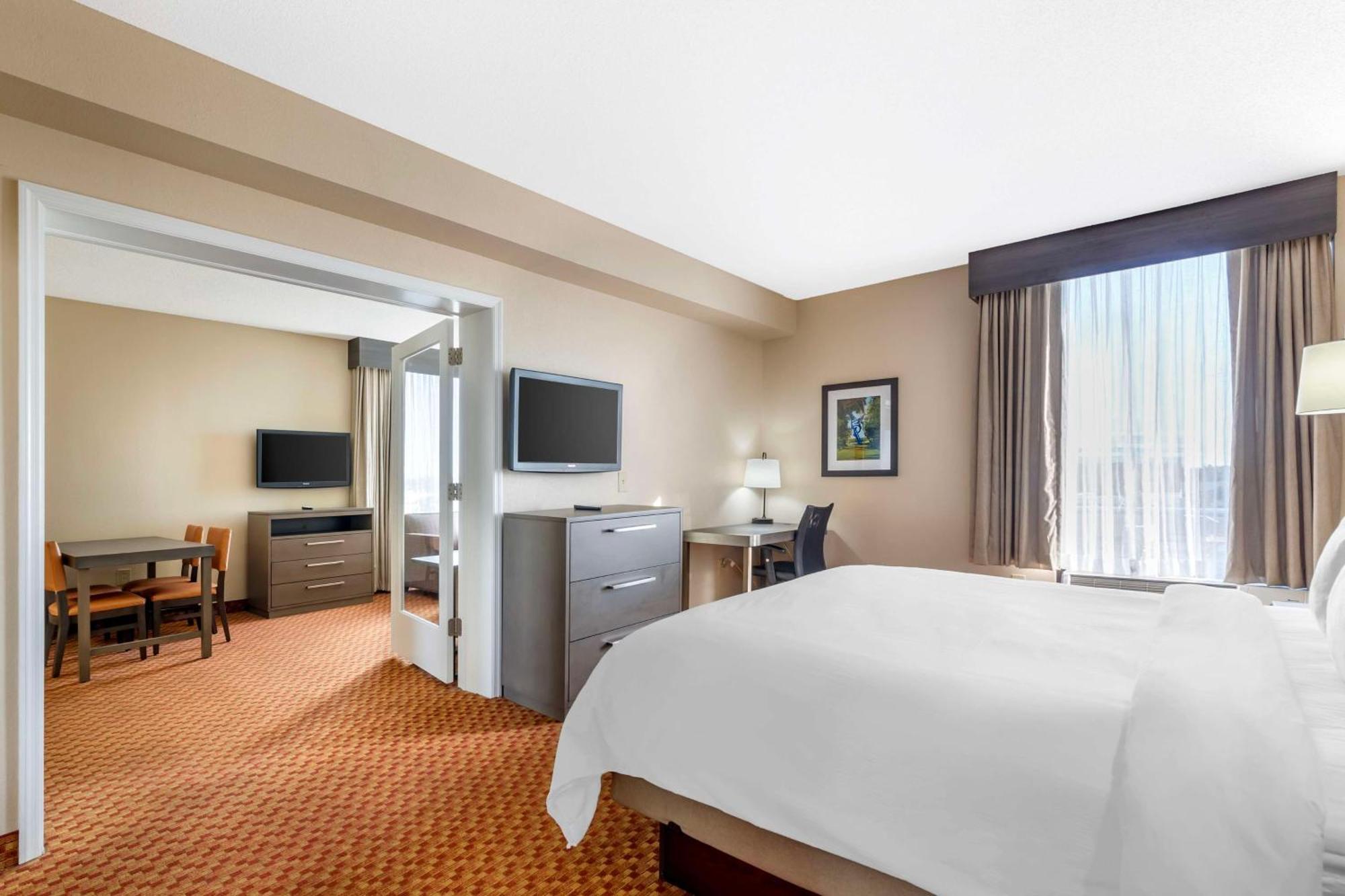 King Suite with Hot Tub - Non-Smoking