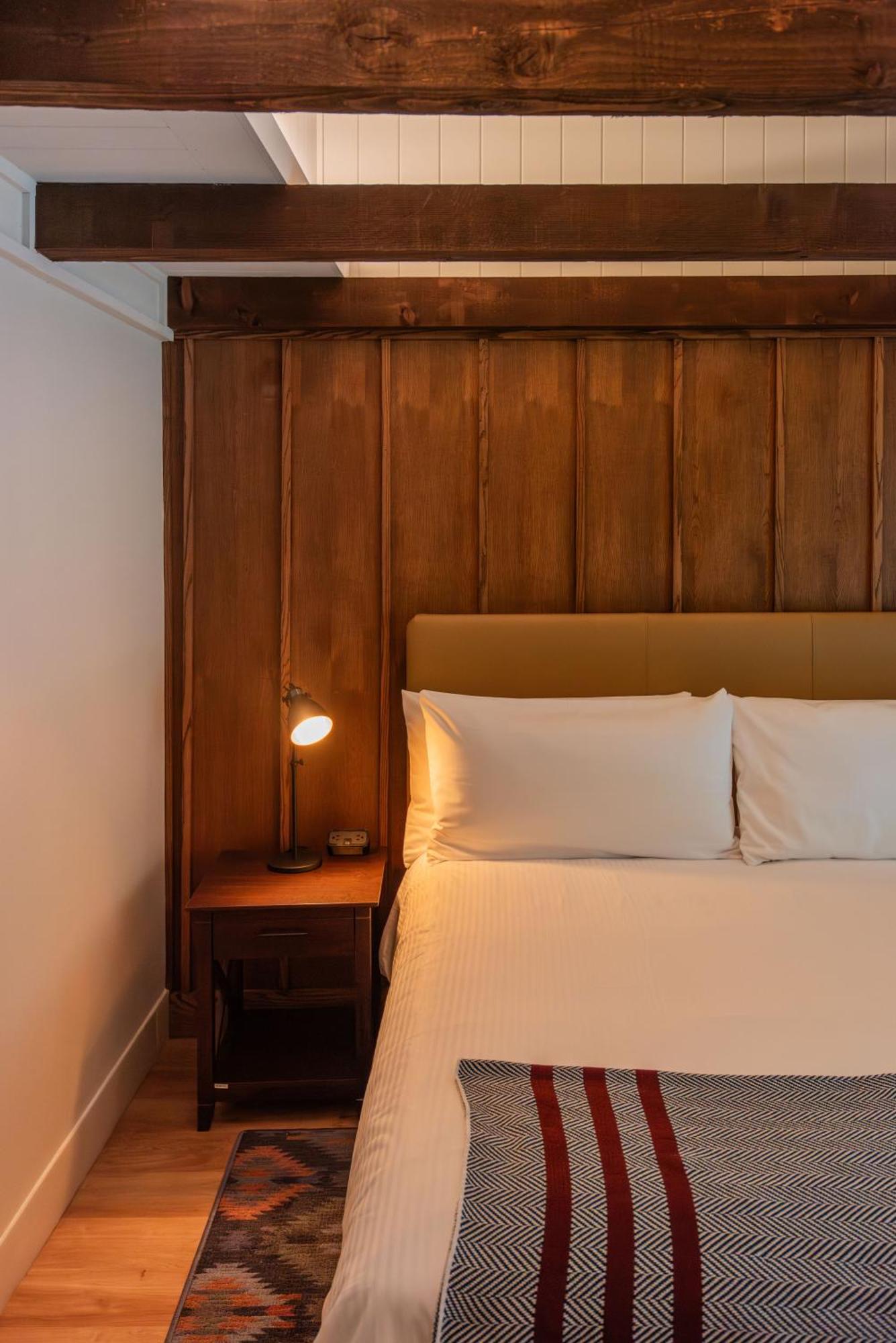 Majestic Glen with Fireplace,1598404814:JPEG