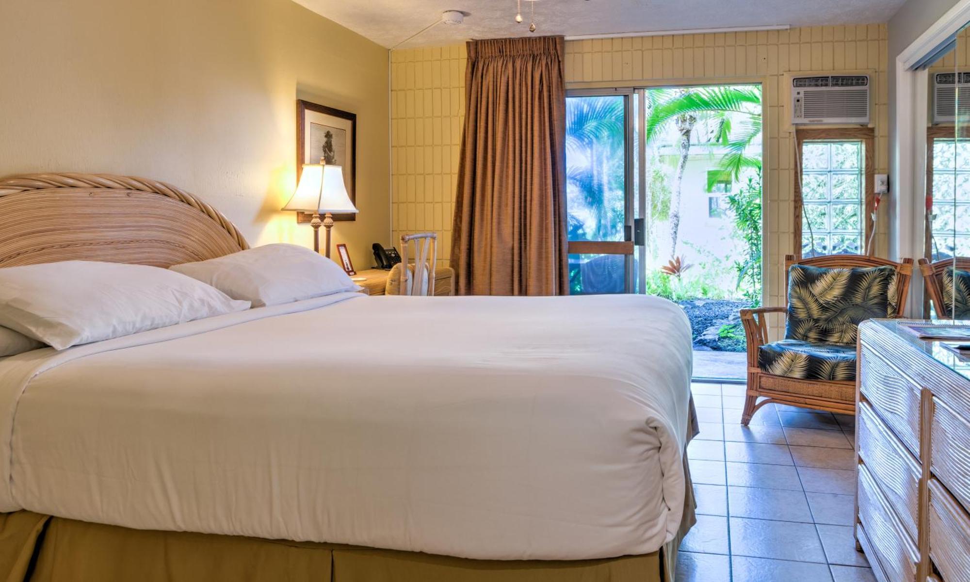 Standard Room, 1 King Bed, Garden View