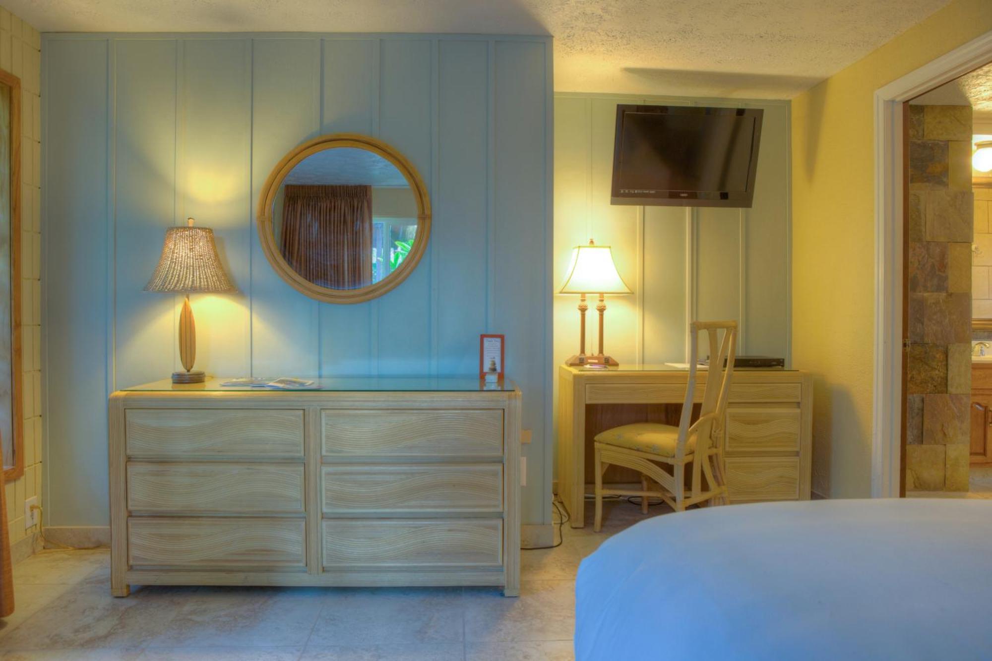 Junior Suite, 1 King Bed, Garden View