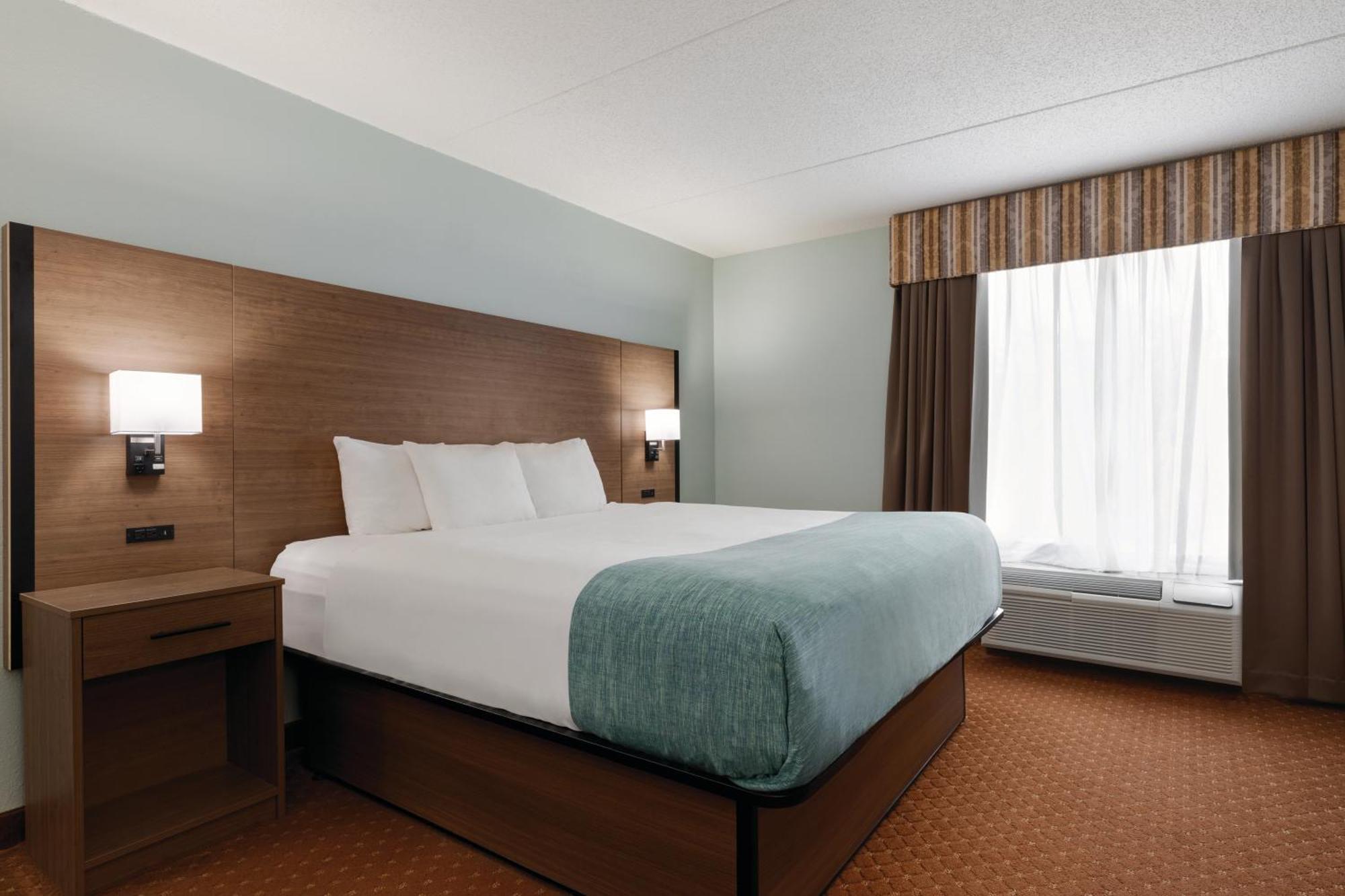 Deluxe King Room - Disability Access - Non-Smoking
