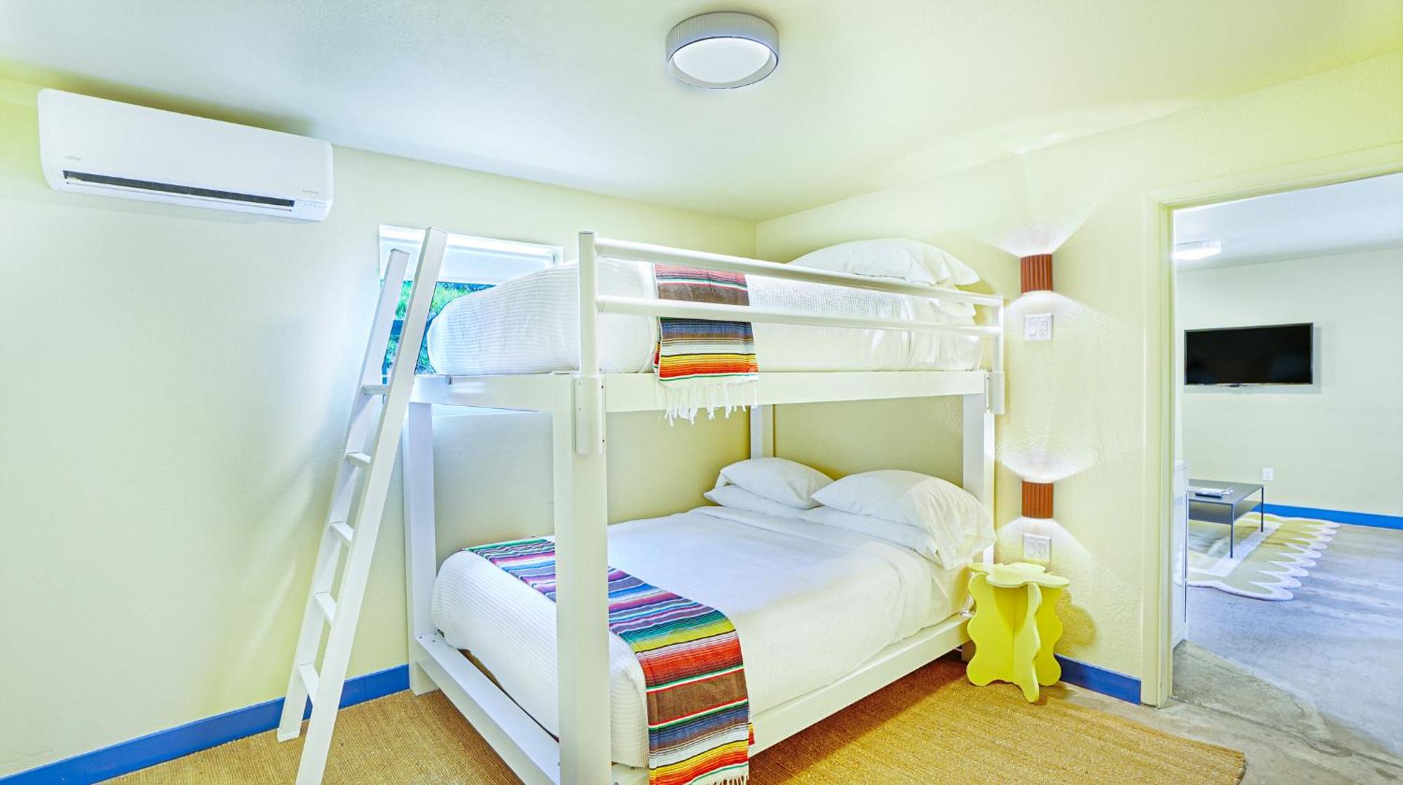 Deluxe Queen Suite