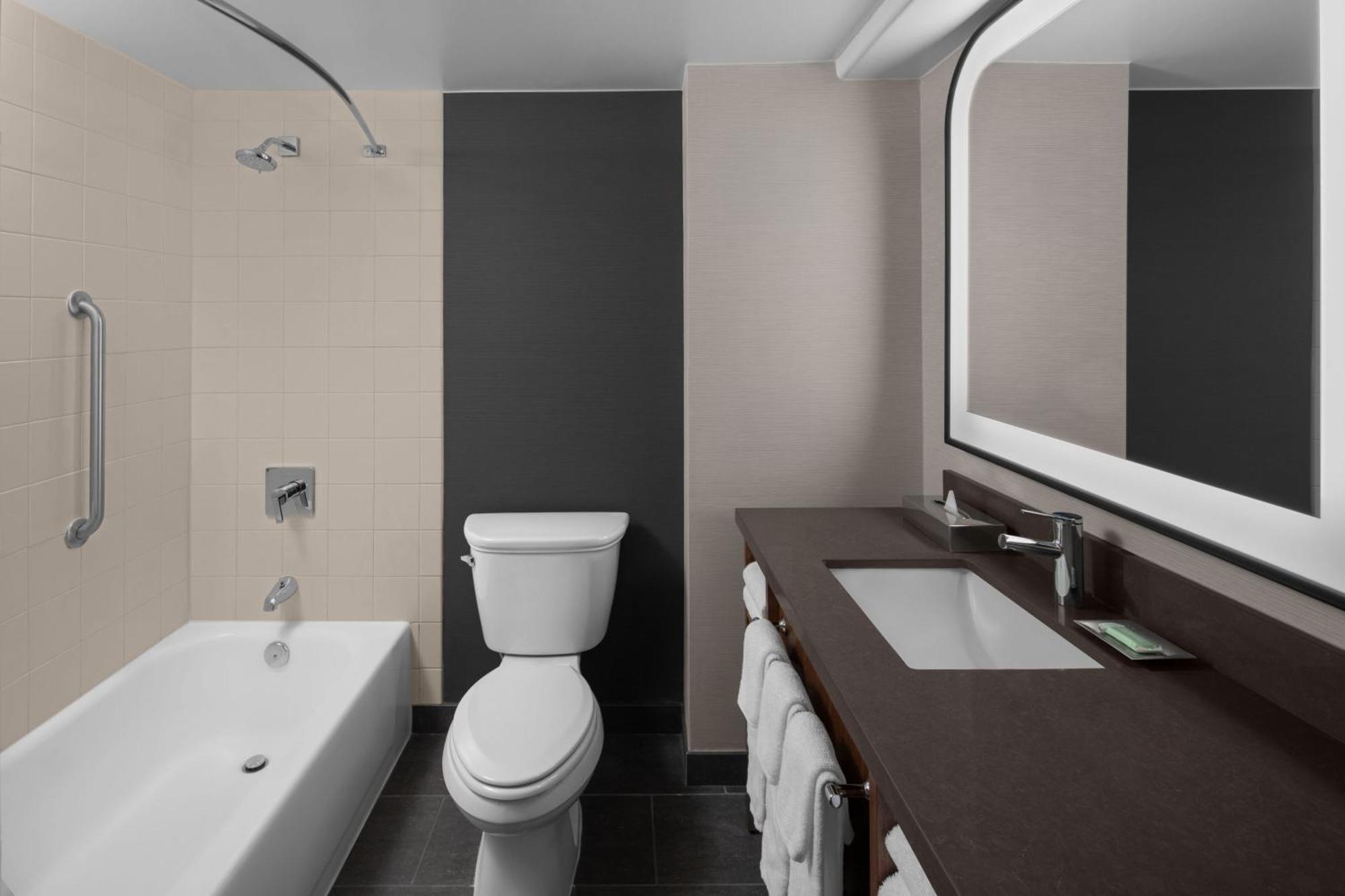 Corner Queen Room,1599646321:JPEG