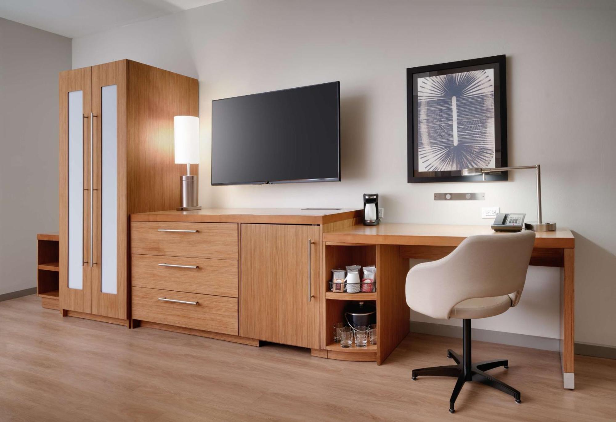 Queen Room with Two Queen Beds and Sofa Bed - High Floor