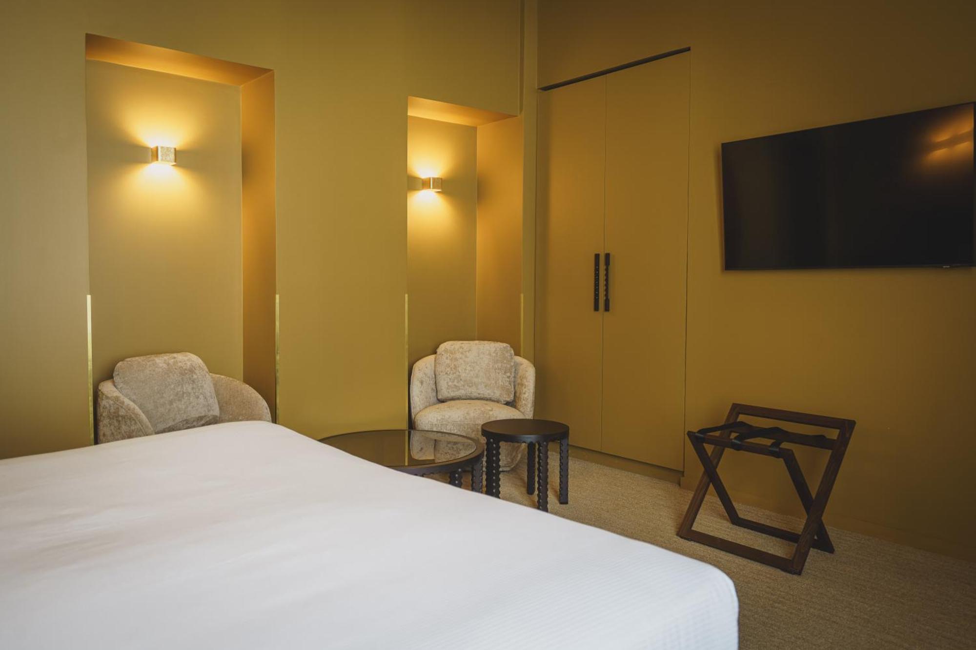 Deluxe Room with Bath and Shower