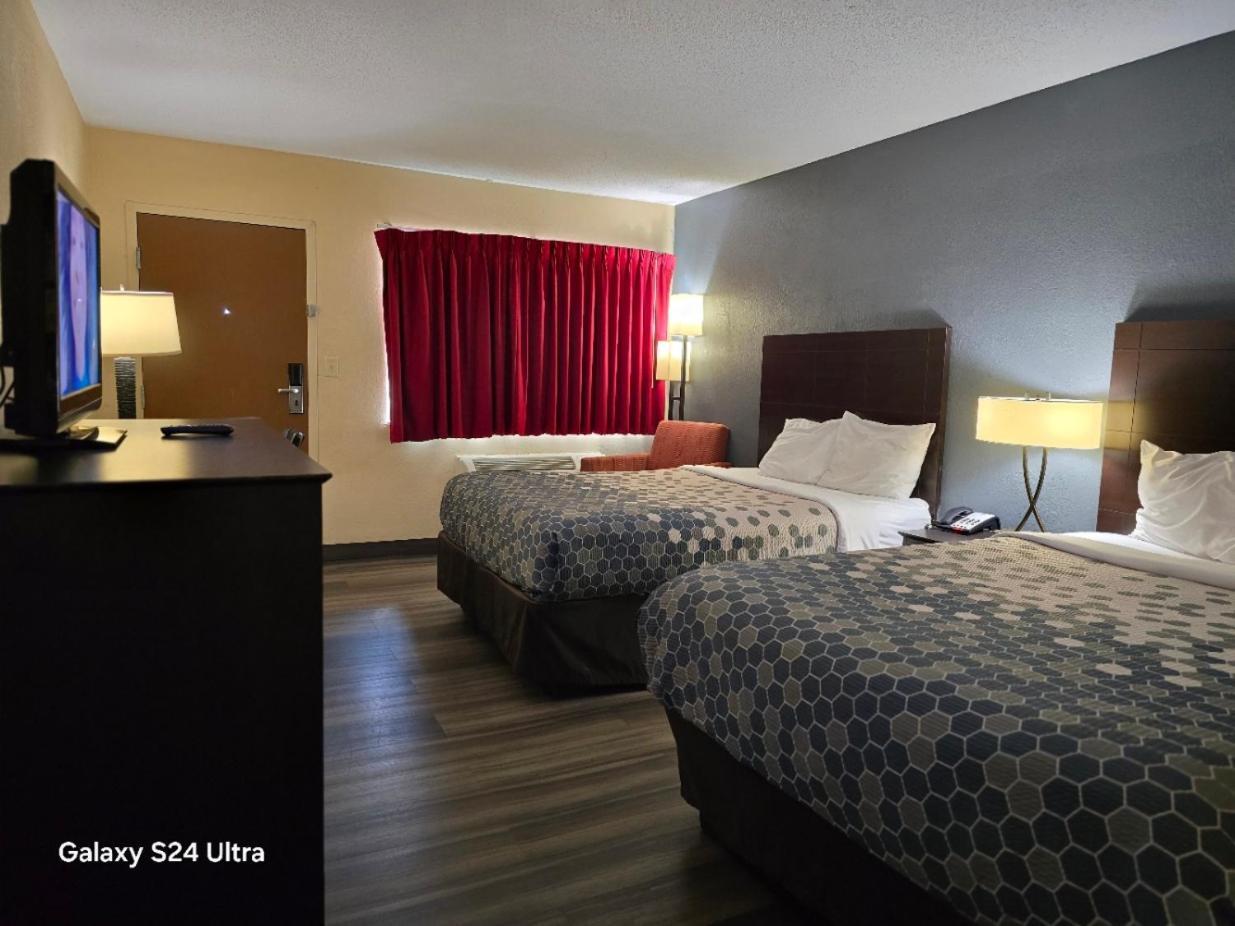 Queen Room with Two Queen Beds - Non-Smoking