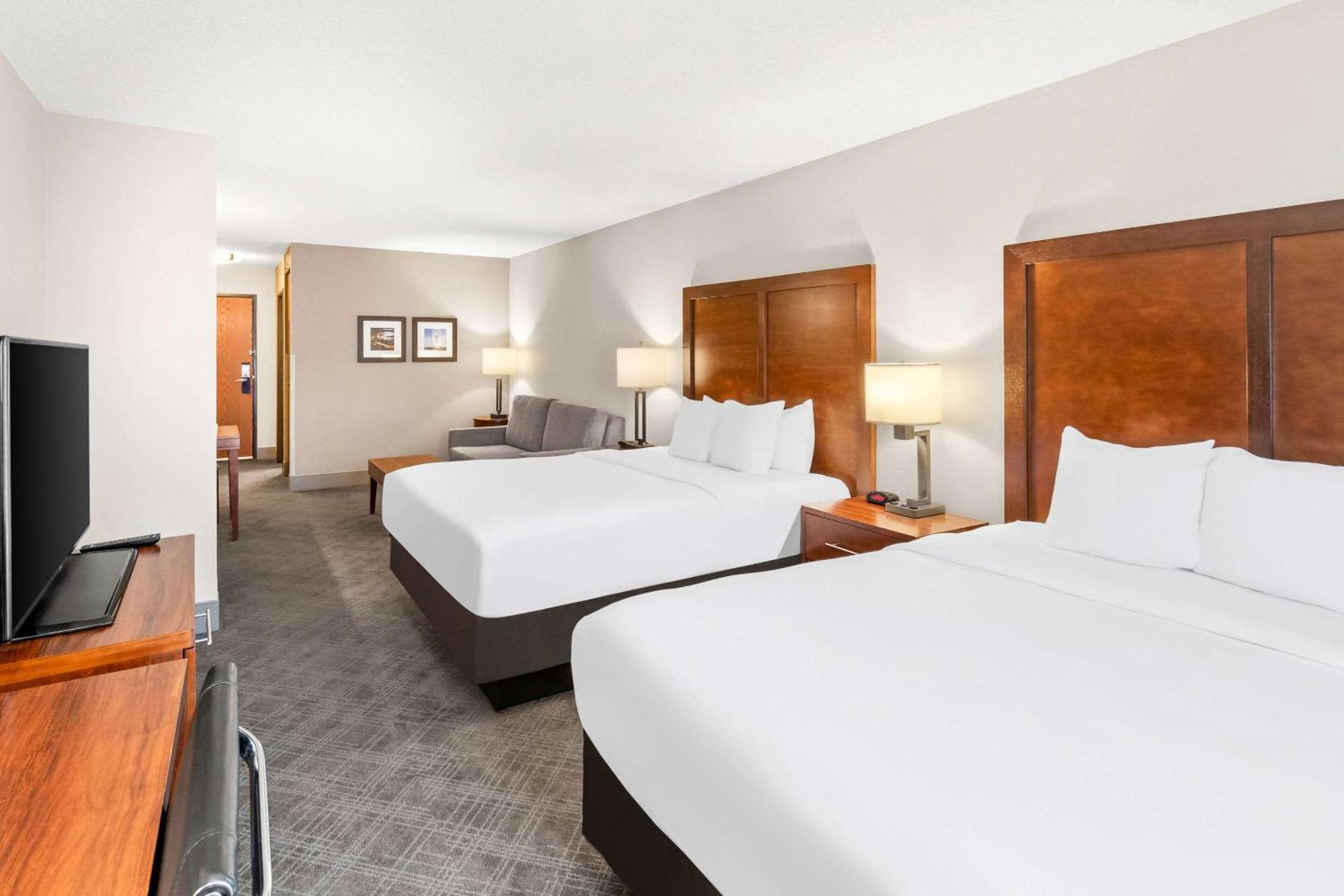 Superior Queen Suite with Two Queen Beds - Non-Smoking,1706568021:JPEG