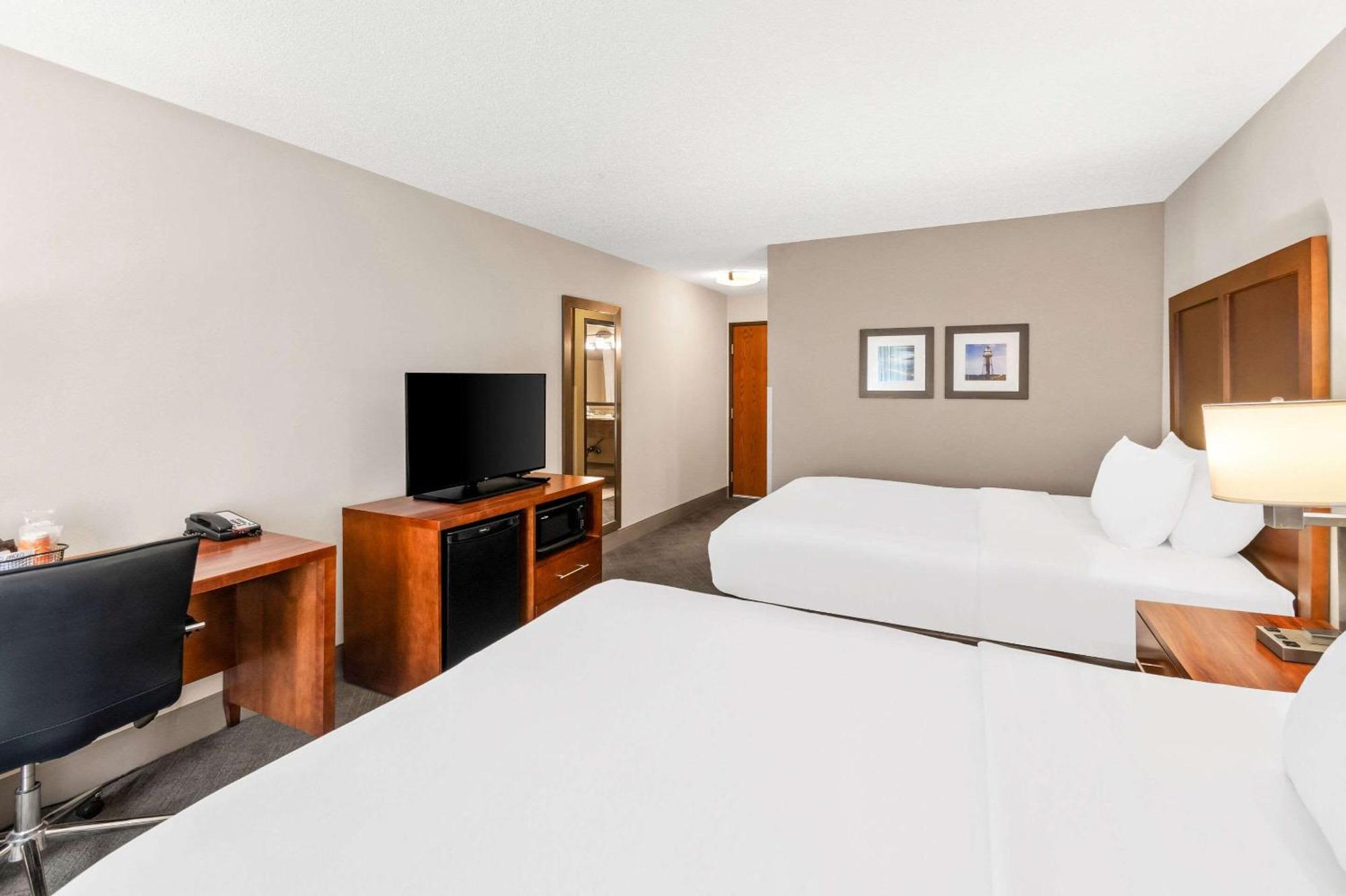Queen Room with Two Queen Beds - Non-Smoking,1601697691:JPEG