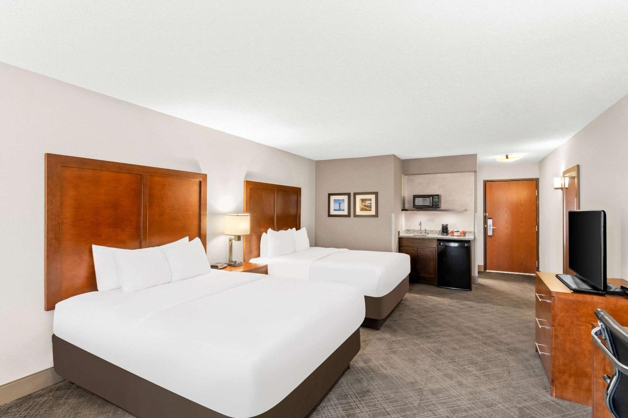 Queen Room with Two Queen Beds - Non-Smoking,1601697707:JPEG