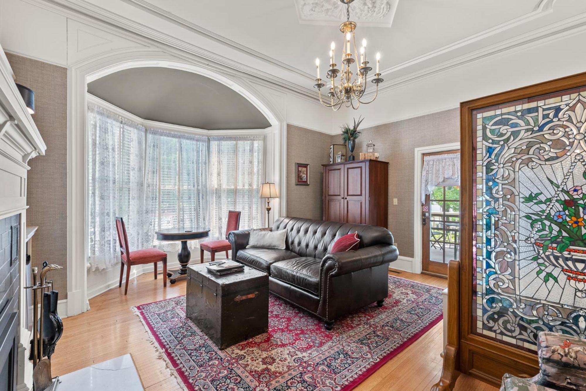 Deluxe King Suite