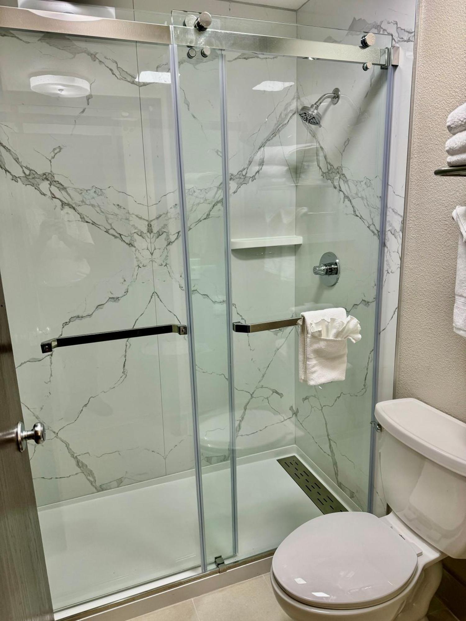 Queen Room with Roll-In Shower - Mobility Accessible/Non-Smoking