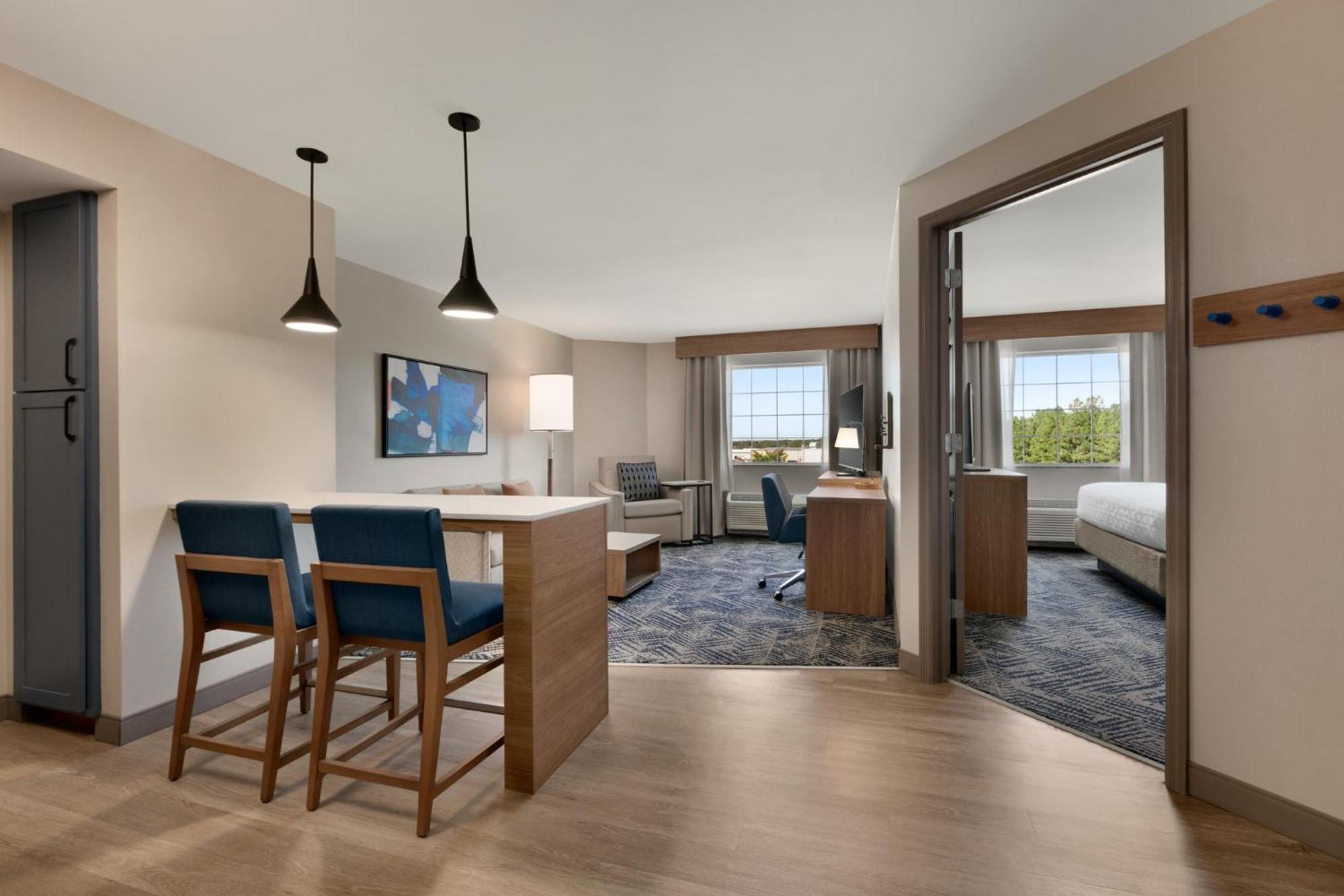 One-Bedroom Suite - Communications/Mobility Accessible