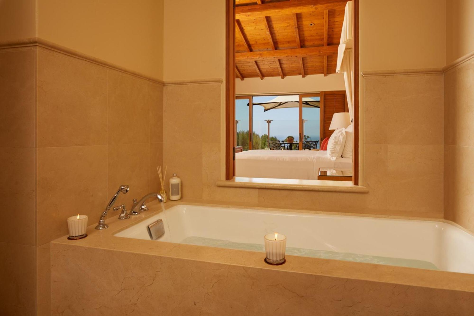 Queen Bungalow with Garden View and Terrace - Hearing Accessible