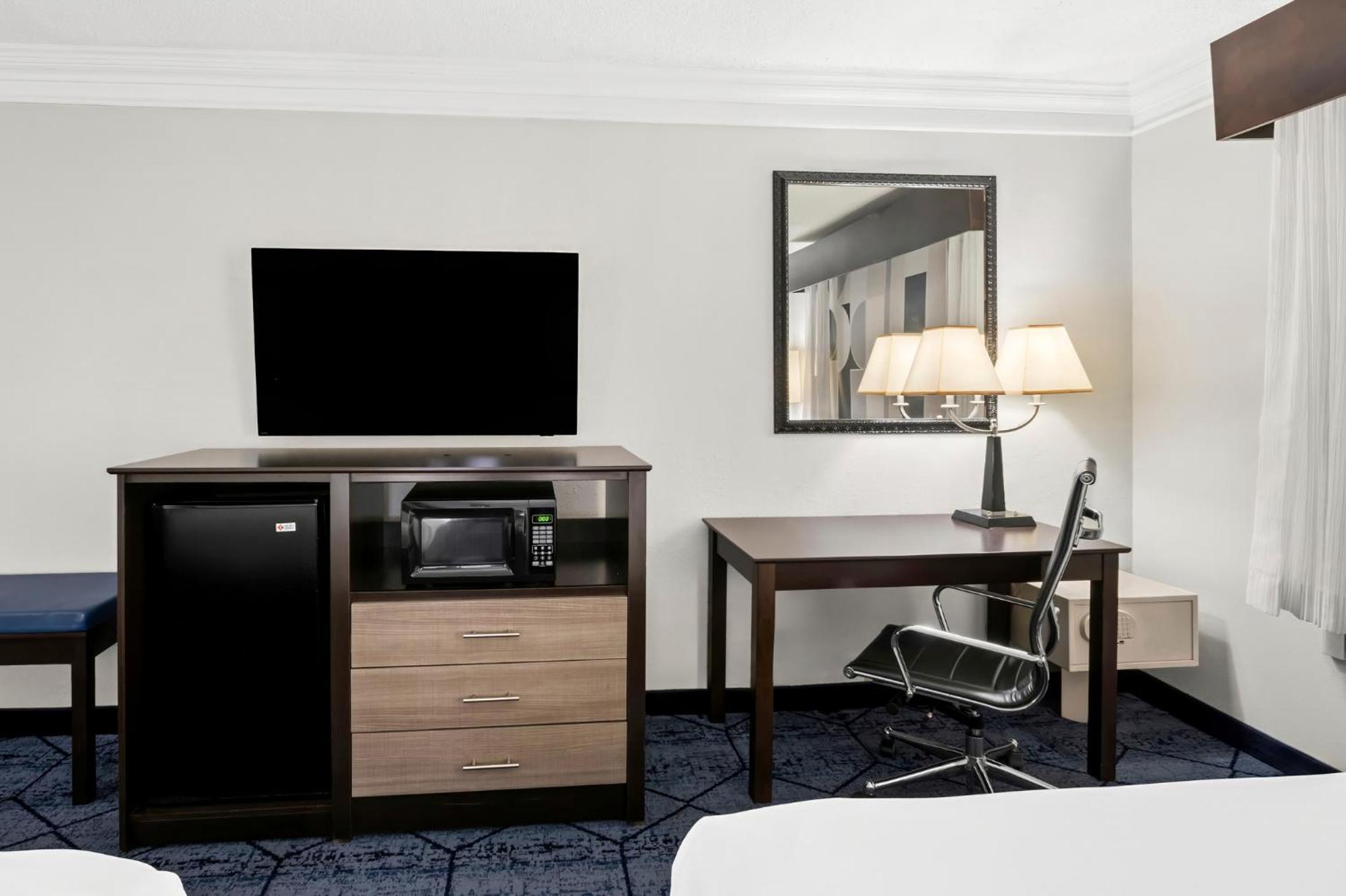King Suite with Sofa Bed - Non-Smoking