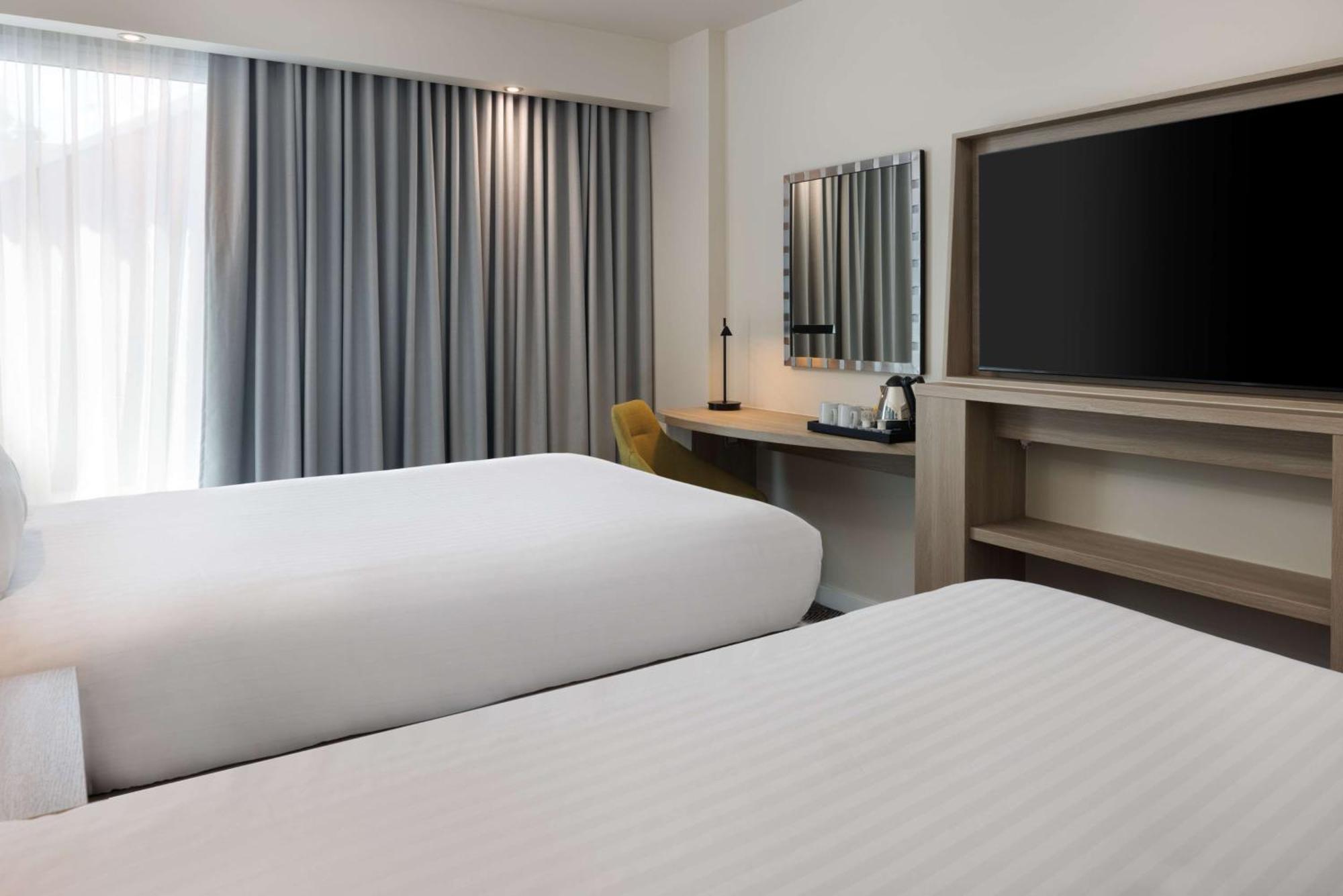 2 Twin Beds Room