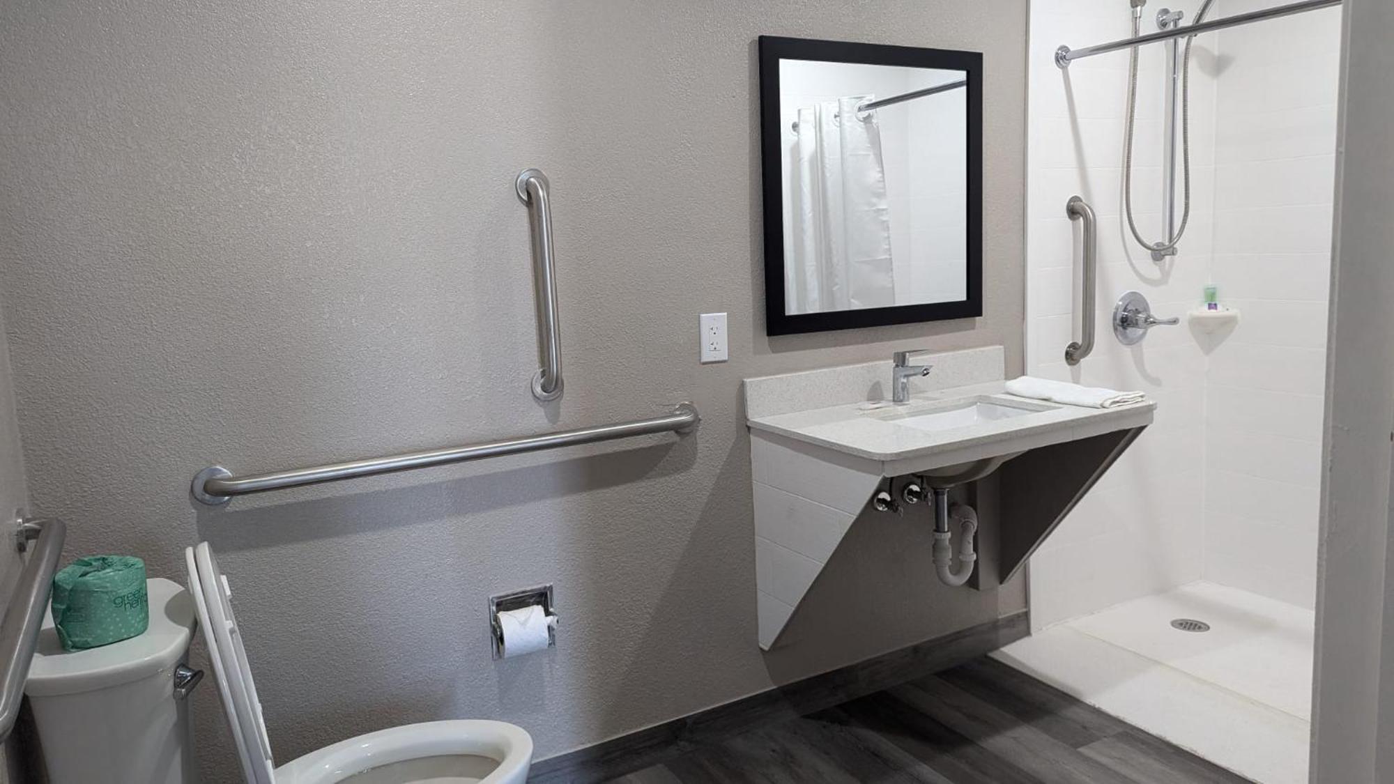 Queen Room - Disability Access - Non-Smoking,1602975819:JPEG