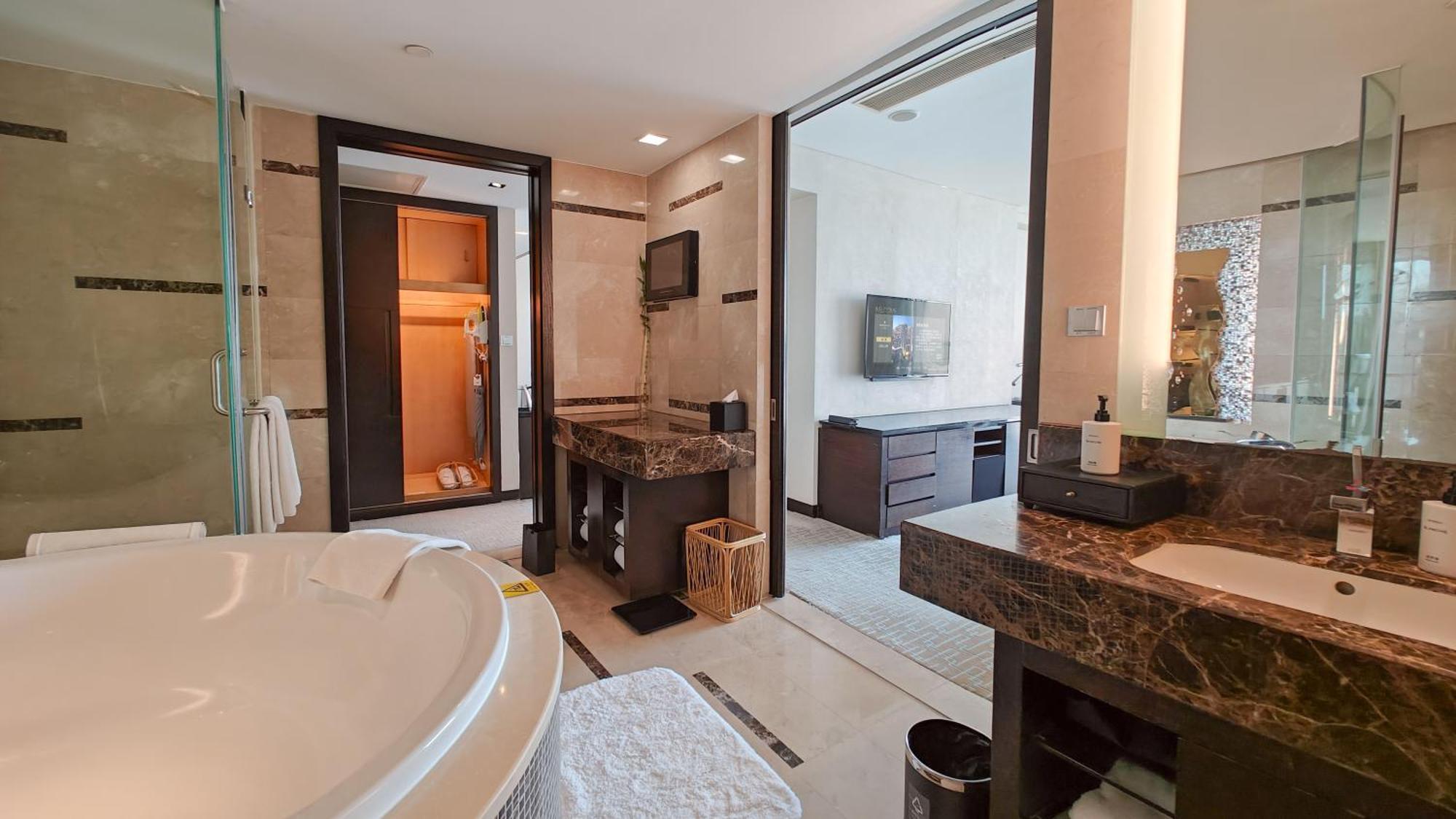 Junior King Suite with Ocean View