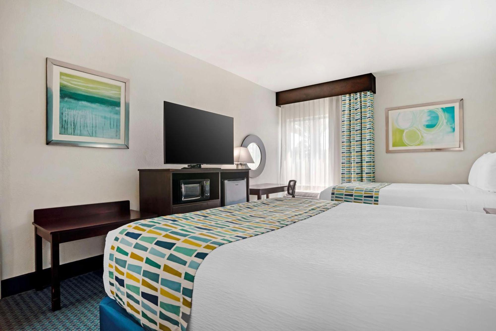 Queen Room with Two Queen Beds and Bath Tub - Disability Access/Non-Smoking