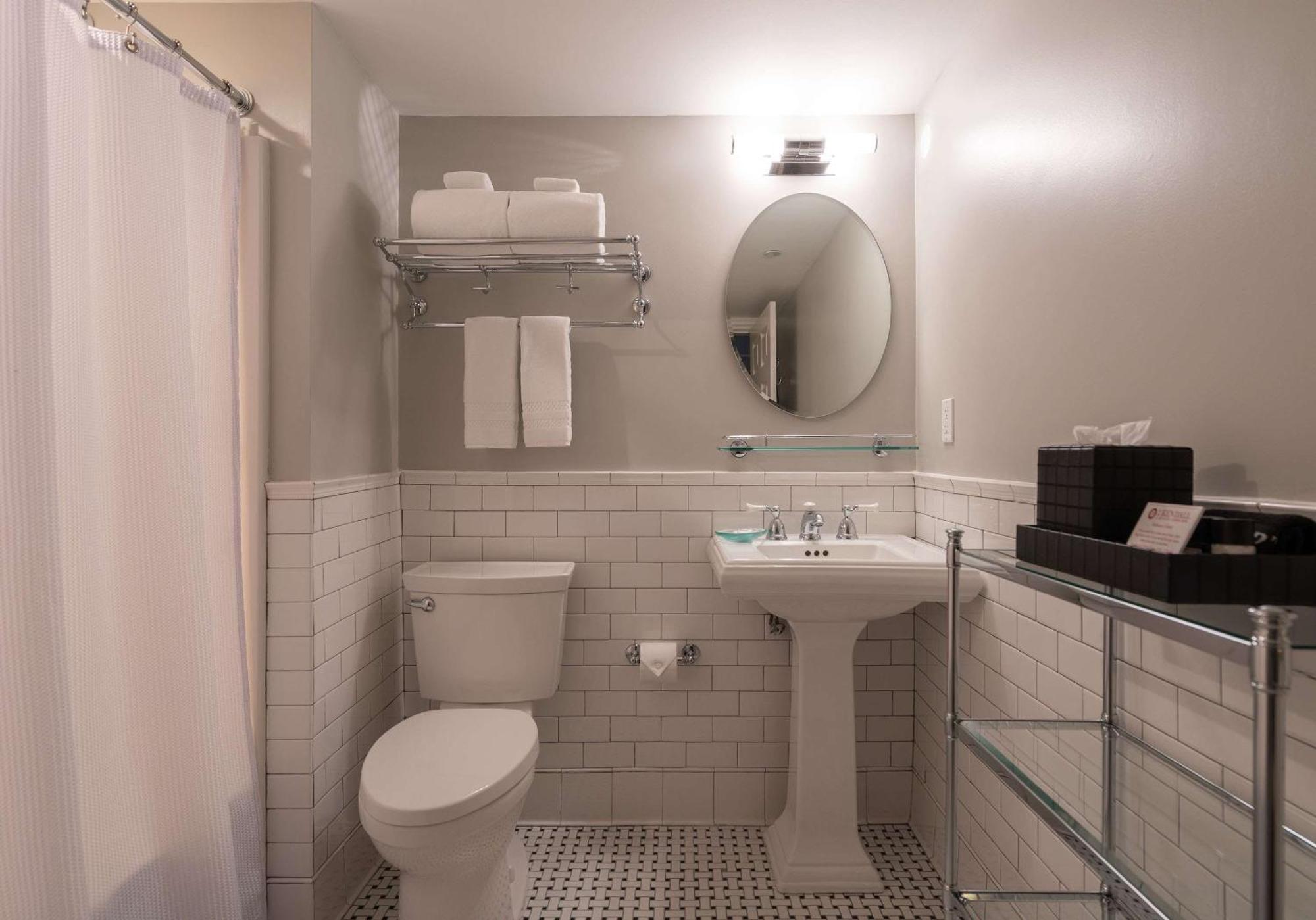 Standard Queen Room,1604767293:JPEG