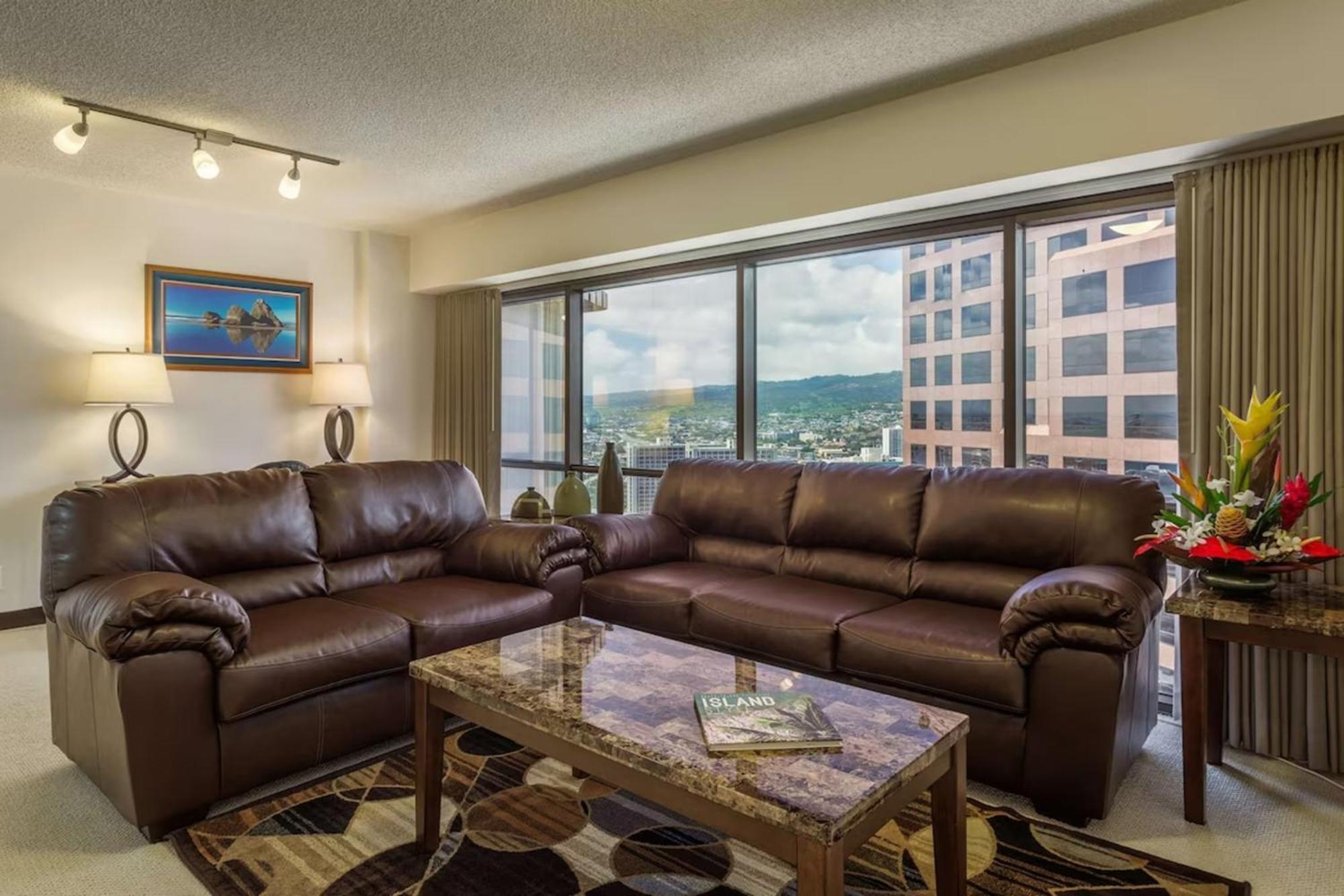 One-Bedroom Suite with Mountain View