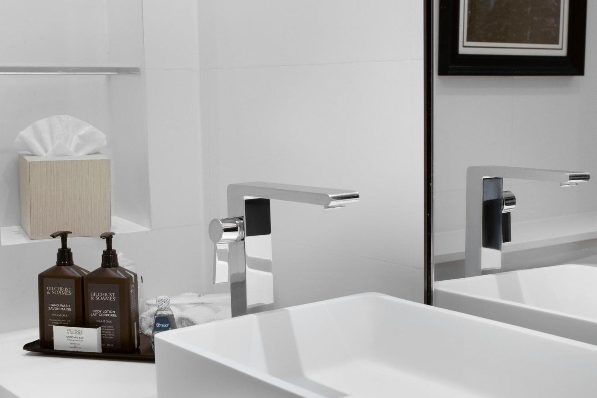 Club level, Guest room, King,1605374365:JPEG