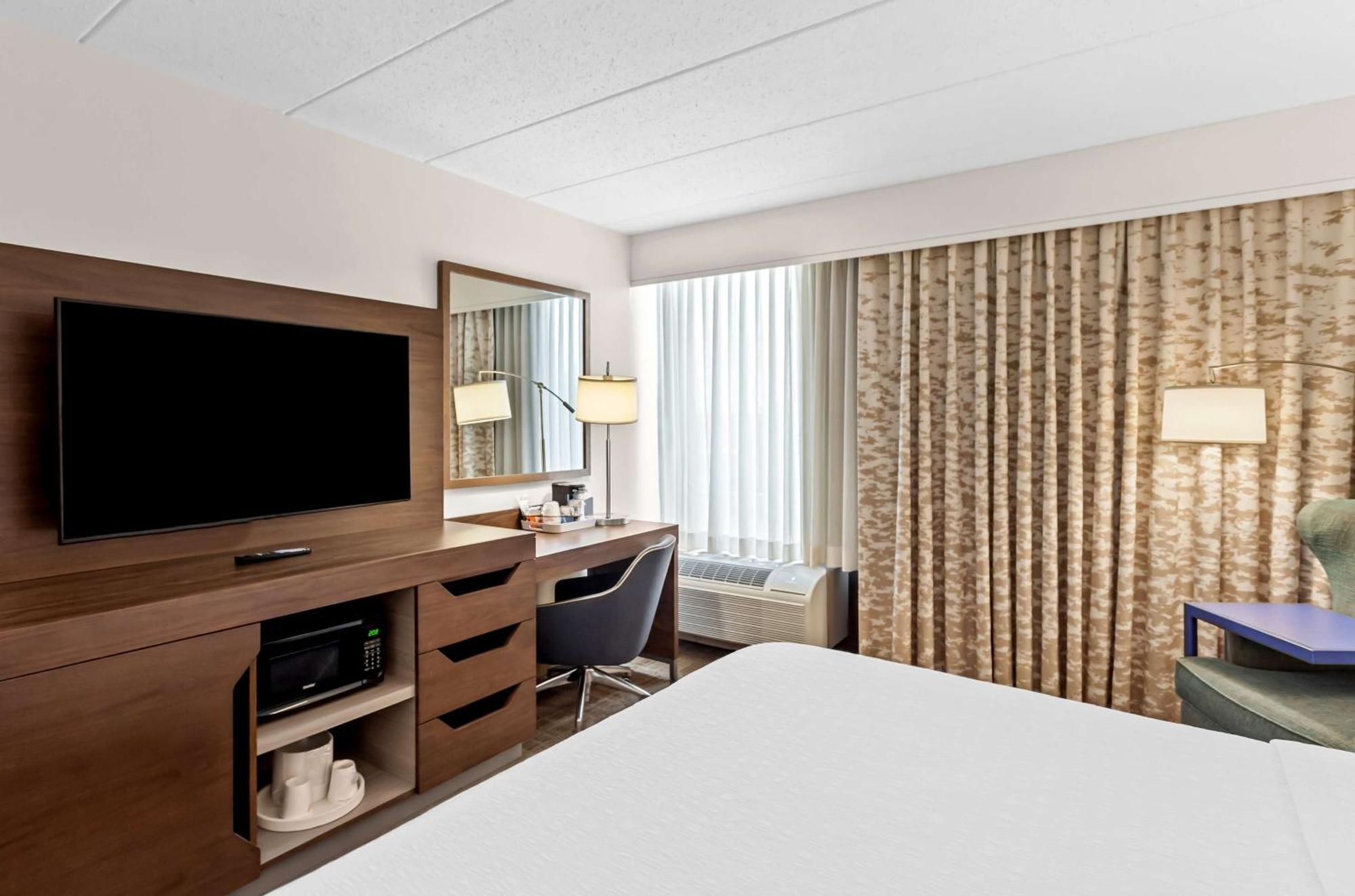 King Room with Accessible Tub - Mobility and Hearing Access/Non-Smoking,1605374499:JPEG
