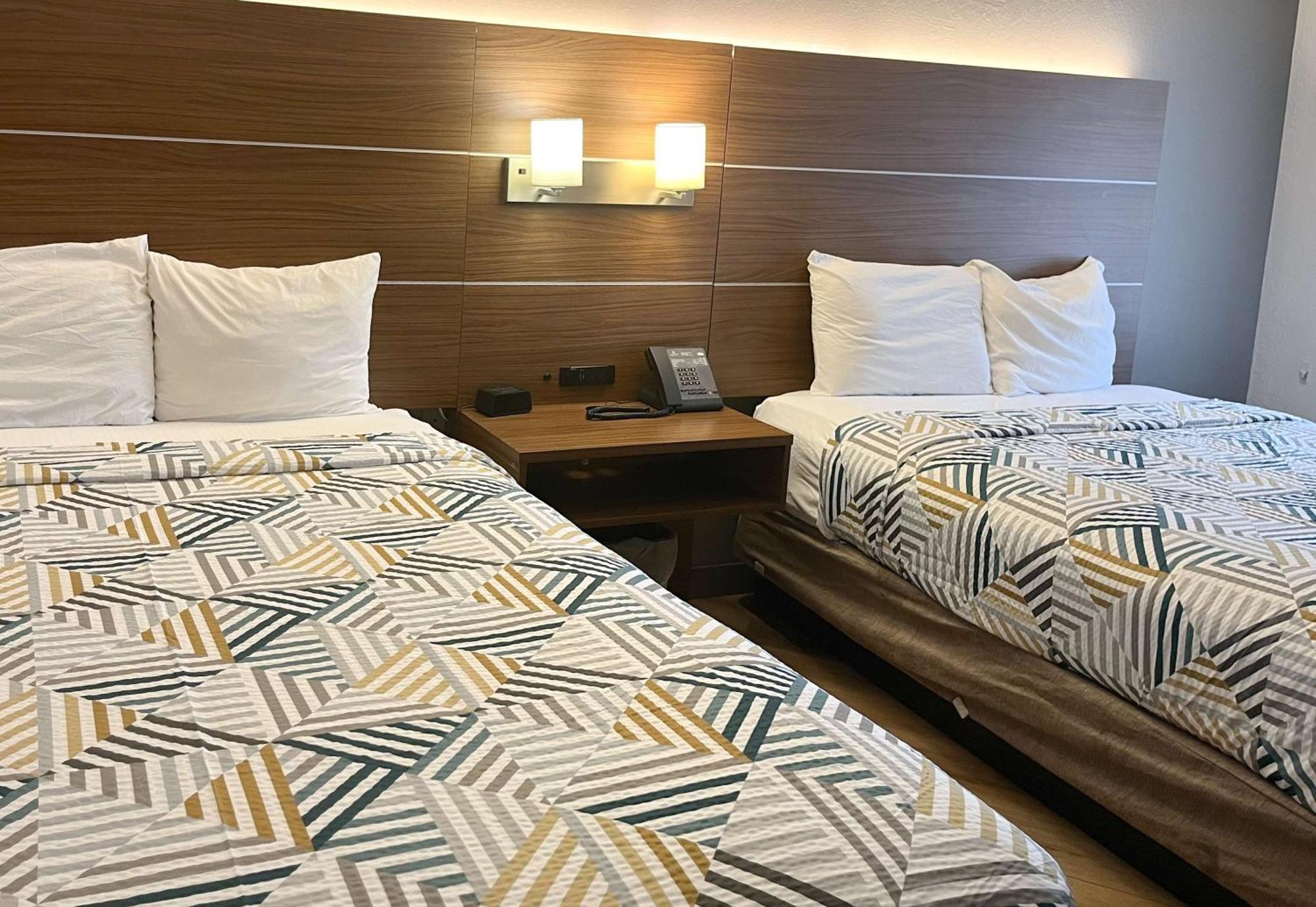 Deluxe Queen Room with Two Queen Beds - Non-Smoking