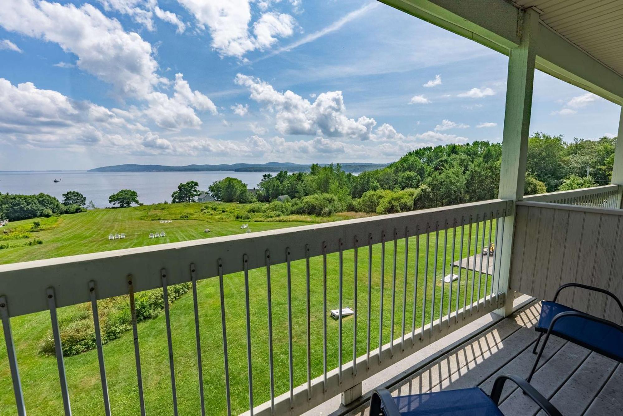Bay View Two Queens with Fireplace Top Floor