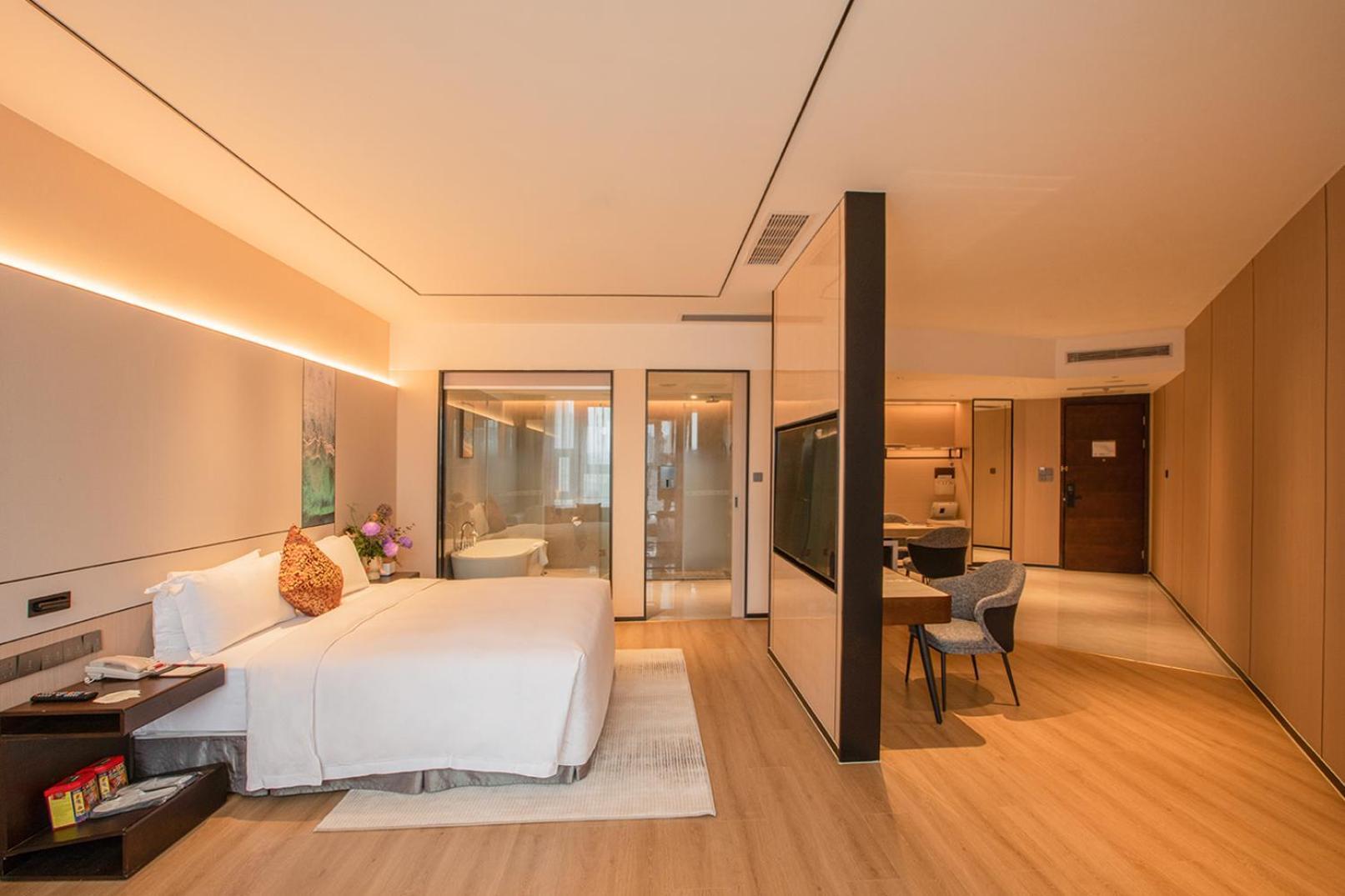 Lia Studio King Bed Room