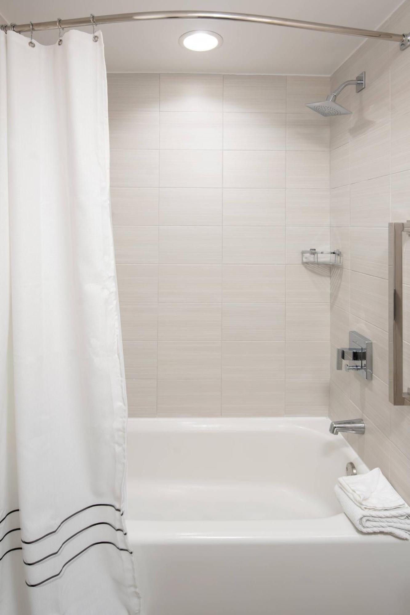 Guest room, 1 King or 2 Queen