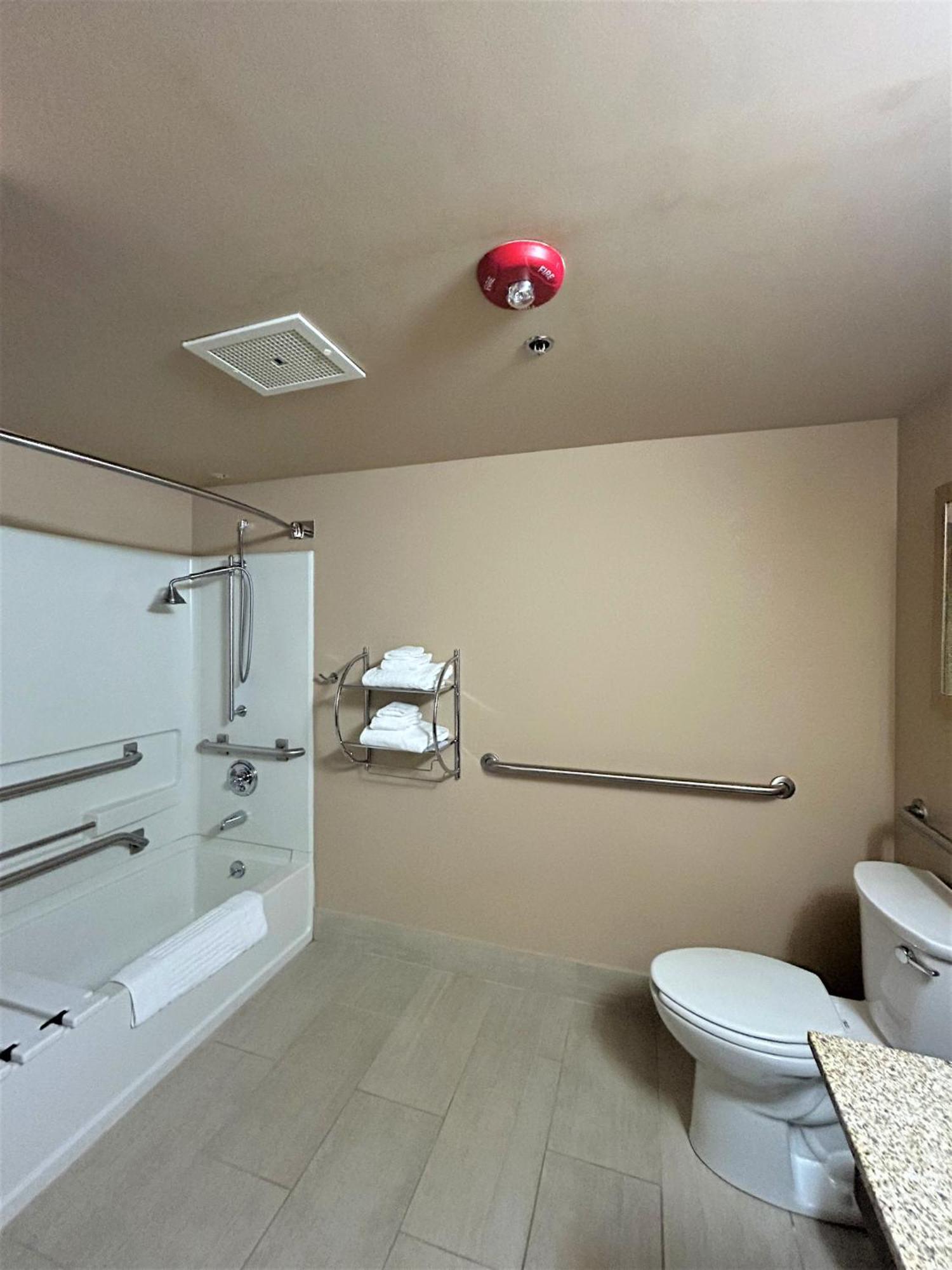King Room - Accessible/Non Smoking