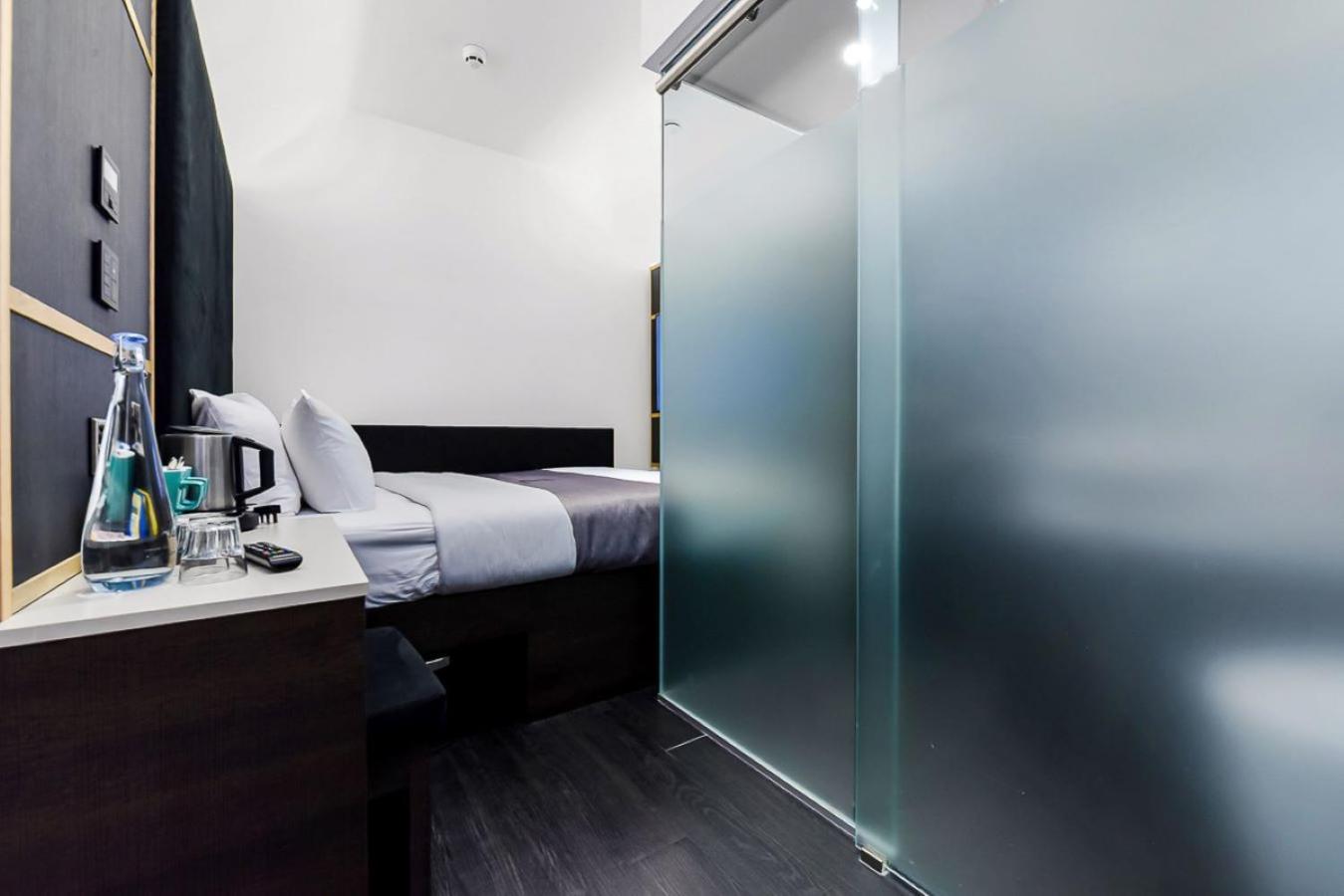 Queen Room (Without Window)