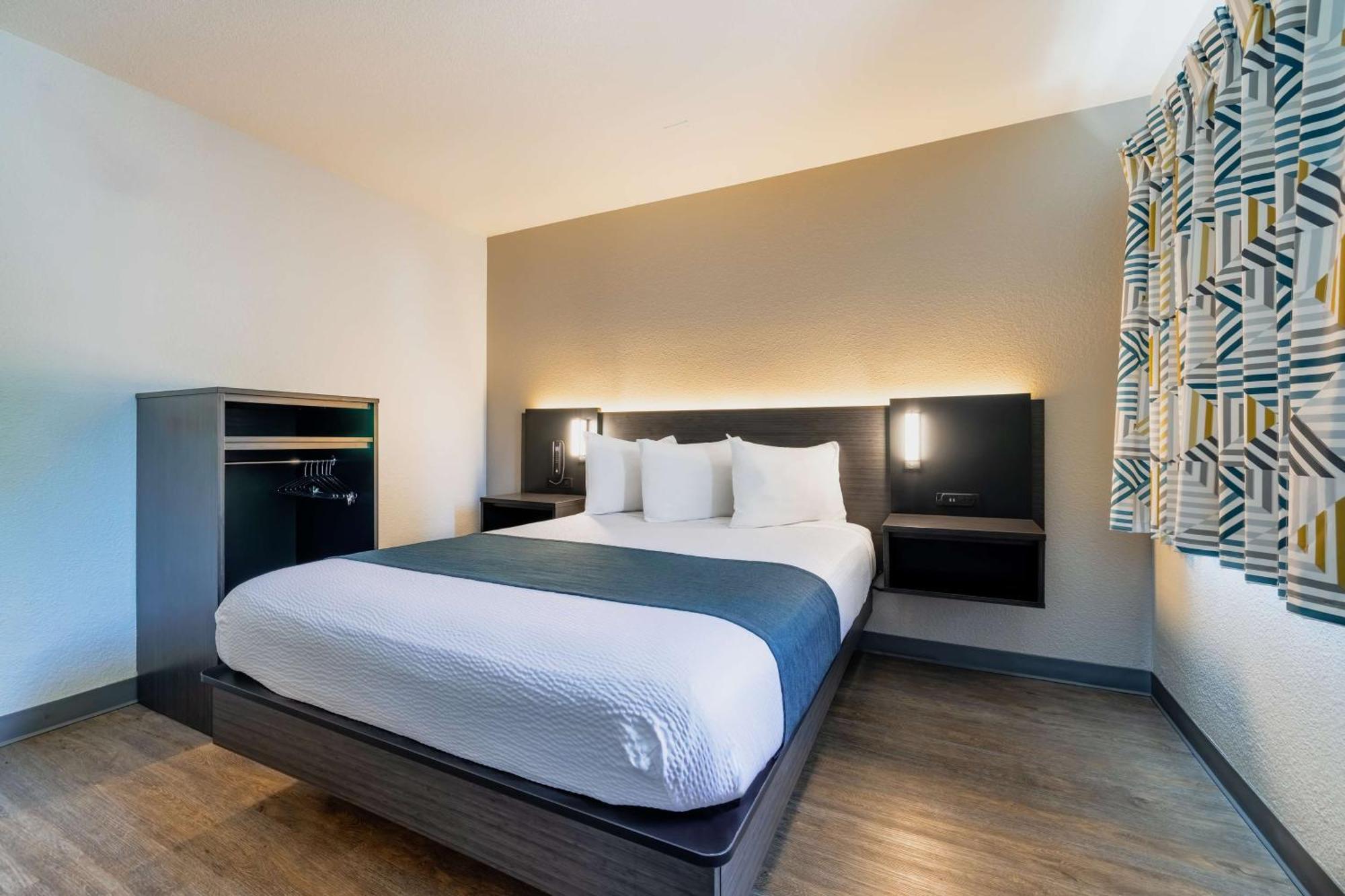 Queen Room,1607224707:JPEG