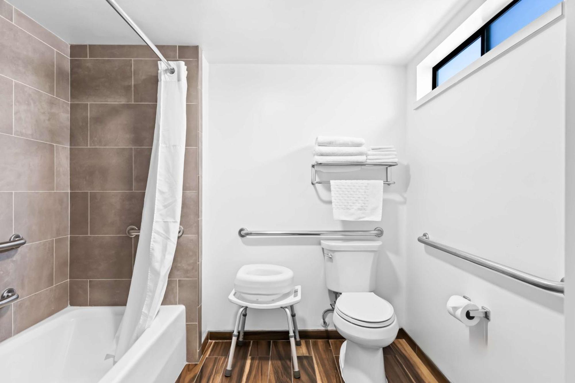 Queen Room with Two Queen Beds - Disability Access Roll in Shower