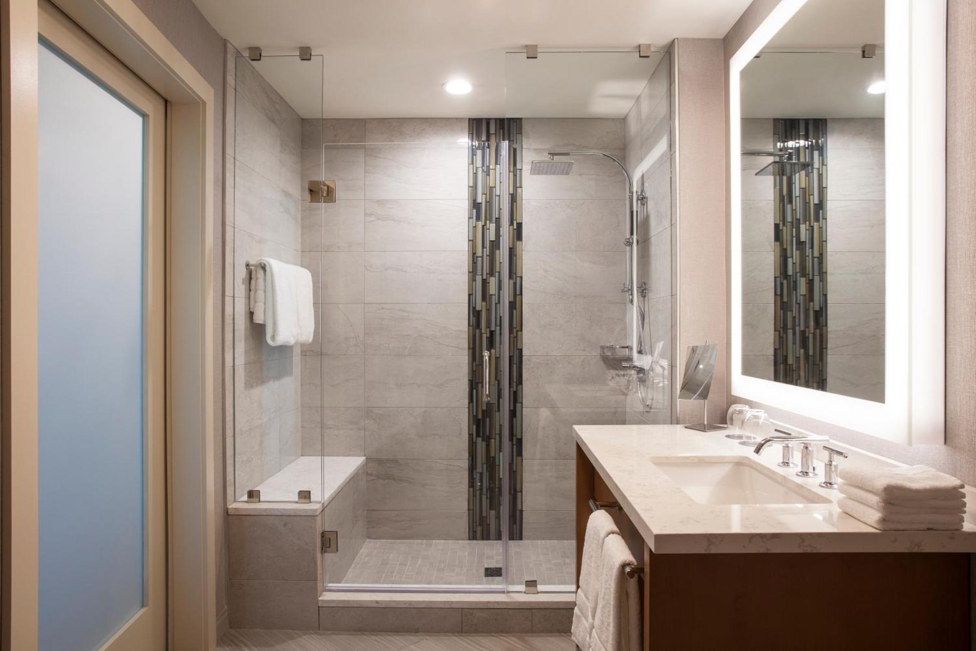 Hospitality Suite, 1 Queen Bed,1634445981:JPEG