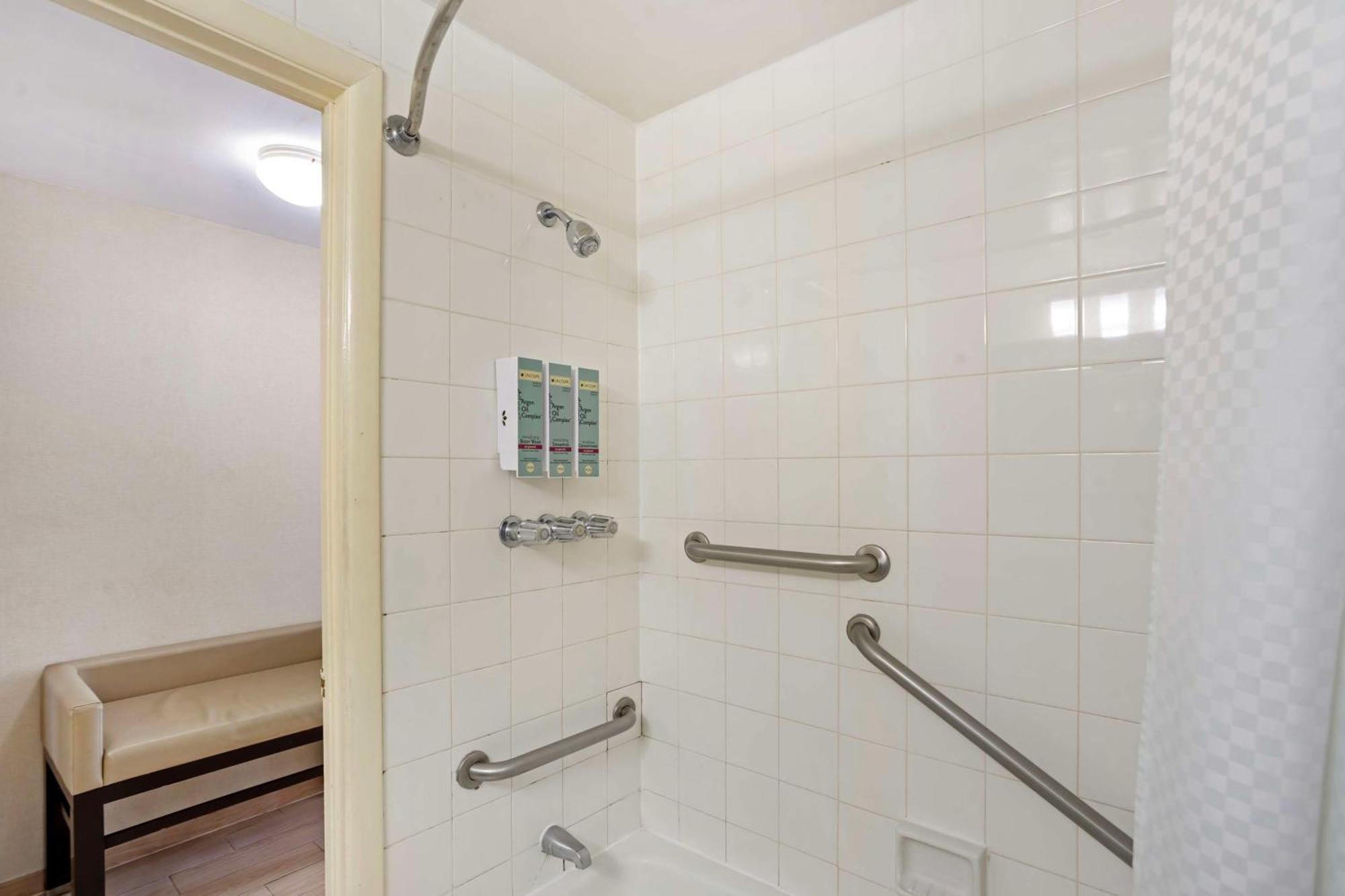 King Room - Disability Access,1706250145:JPEG