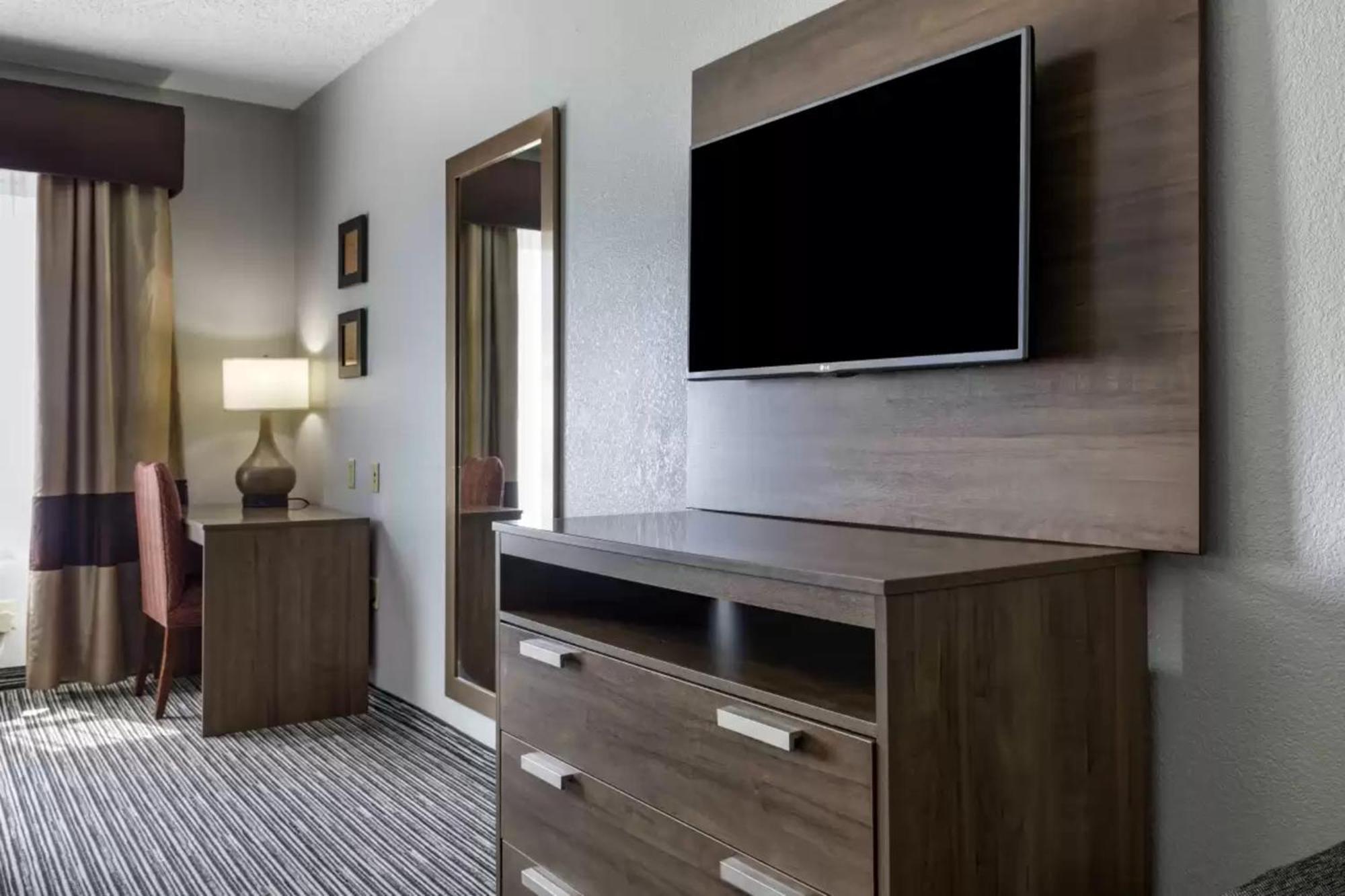 Queen Room with Two Queen Beds - Accessible/Non-Smoking
