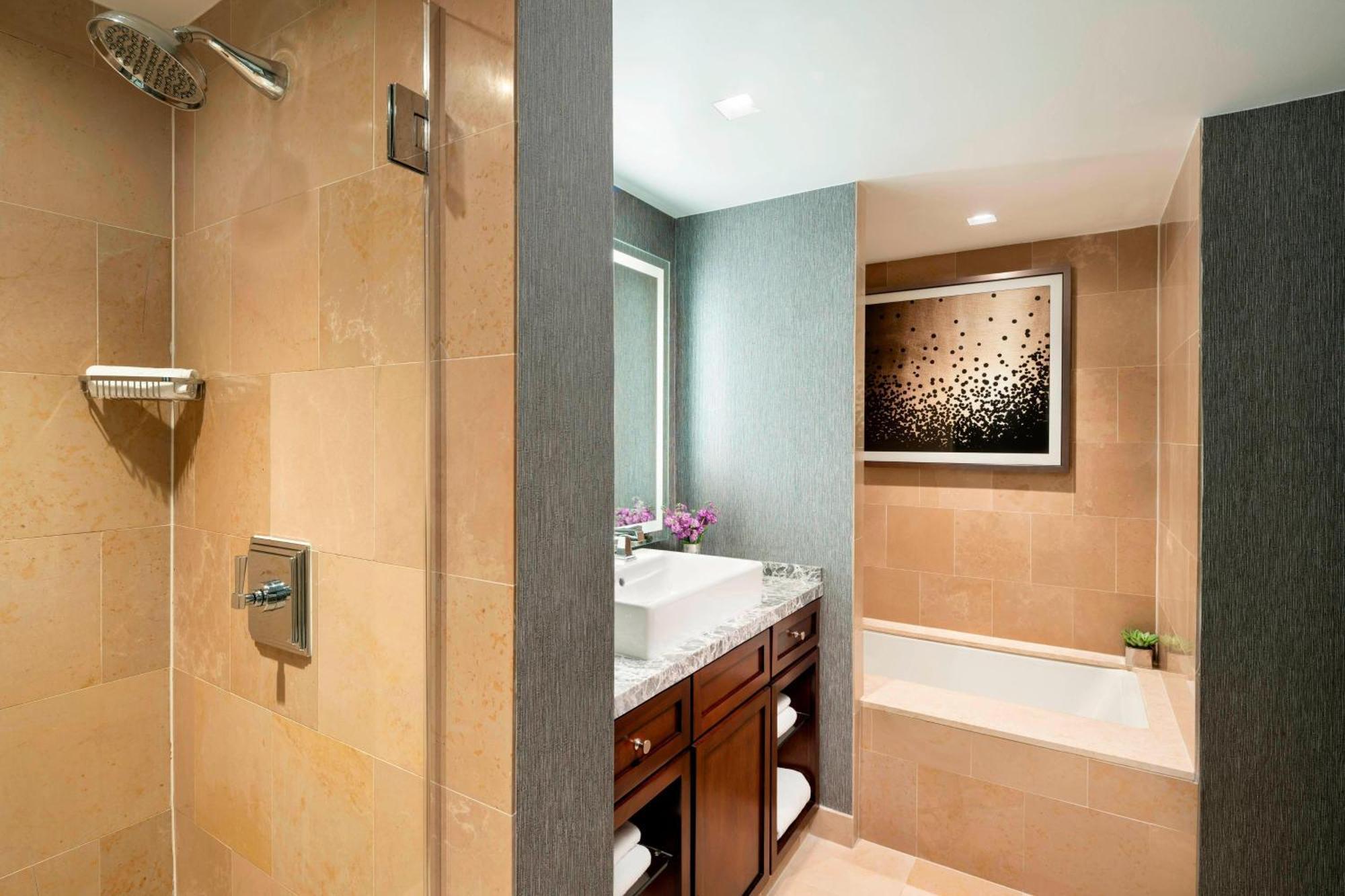 Executive King Suite with Sofa Bed,1608789706:JPEG