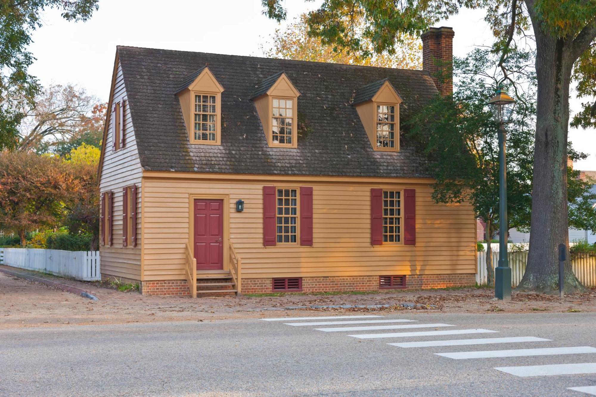 Deluxe Three-Bedroom Standalone Colonial House