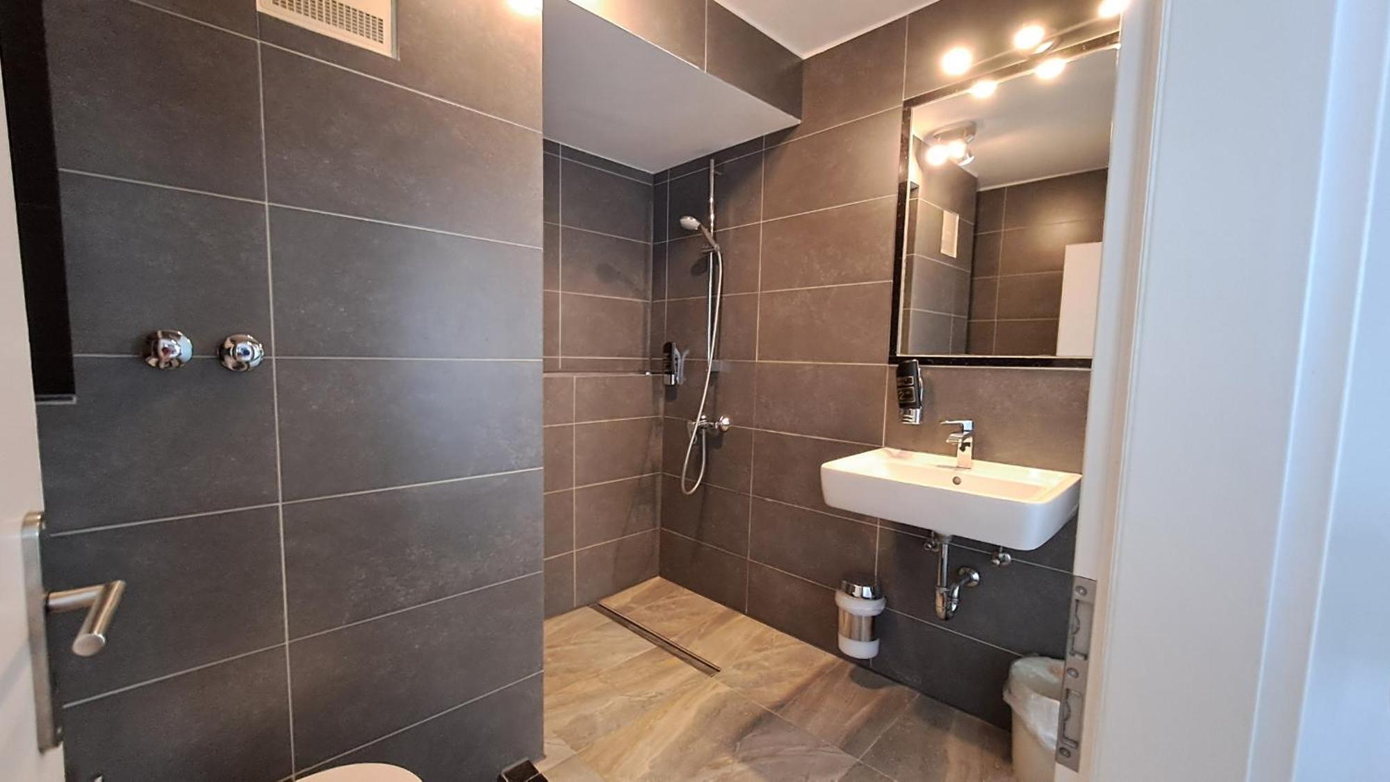 Triple Room,1609715240:JPEG